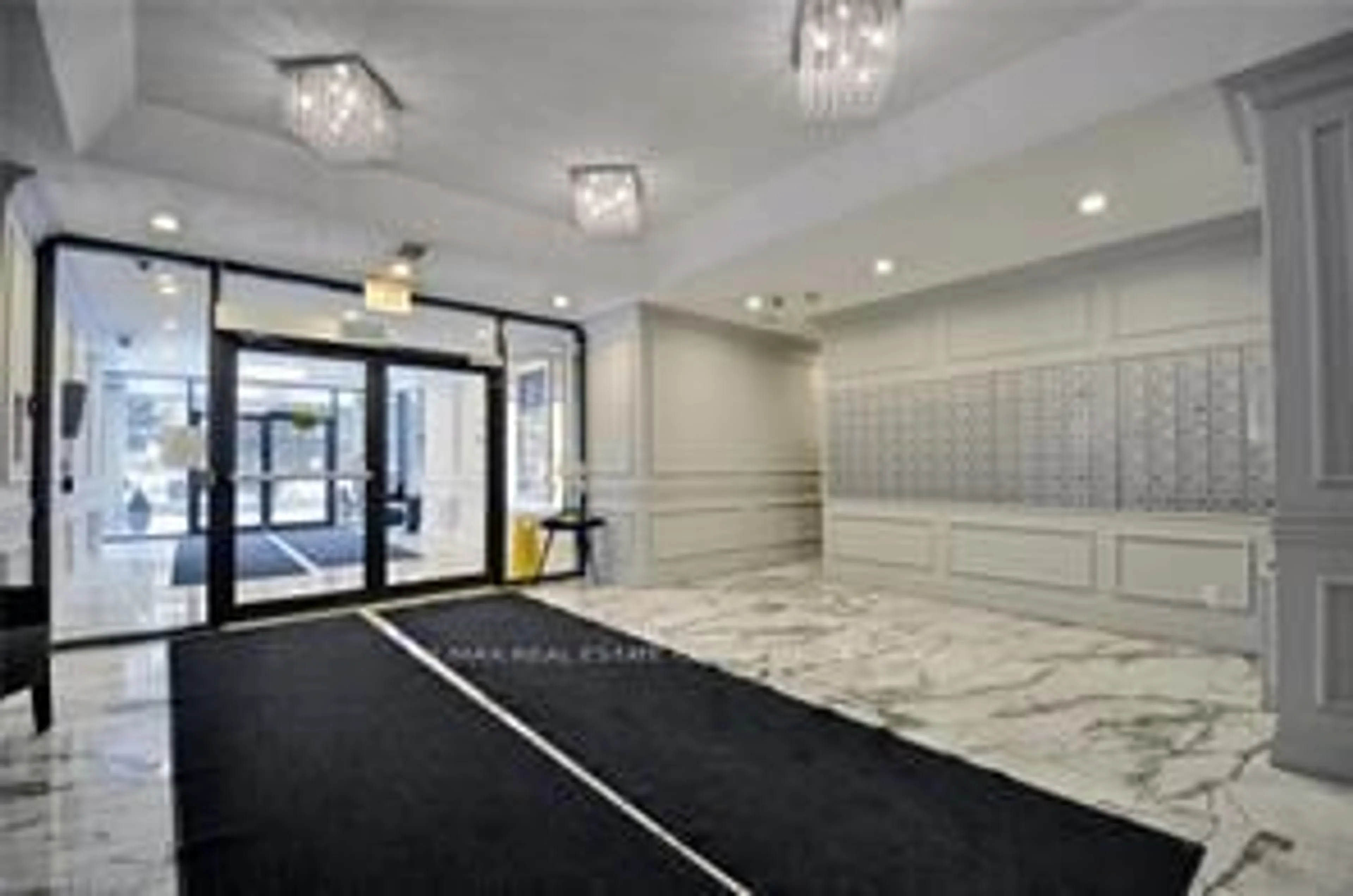 Indoor foyer for 237 King St #808, Cambridge Ontario N3H 5L2