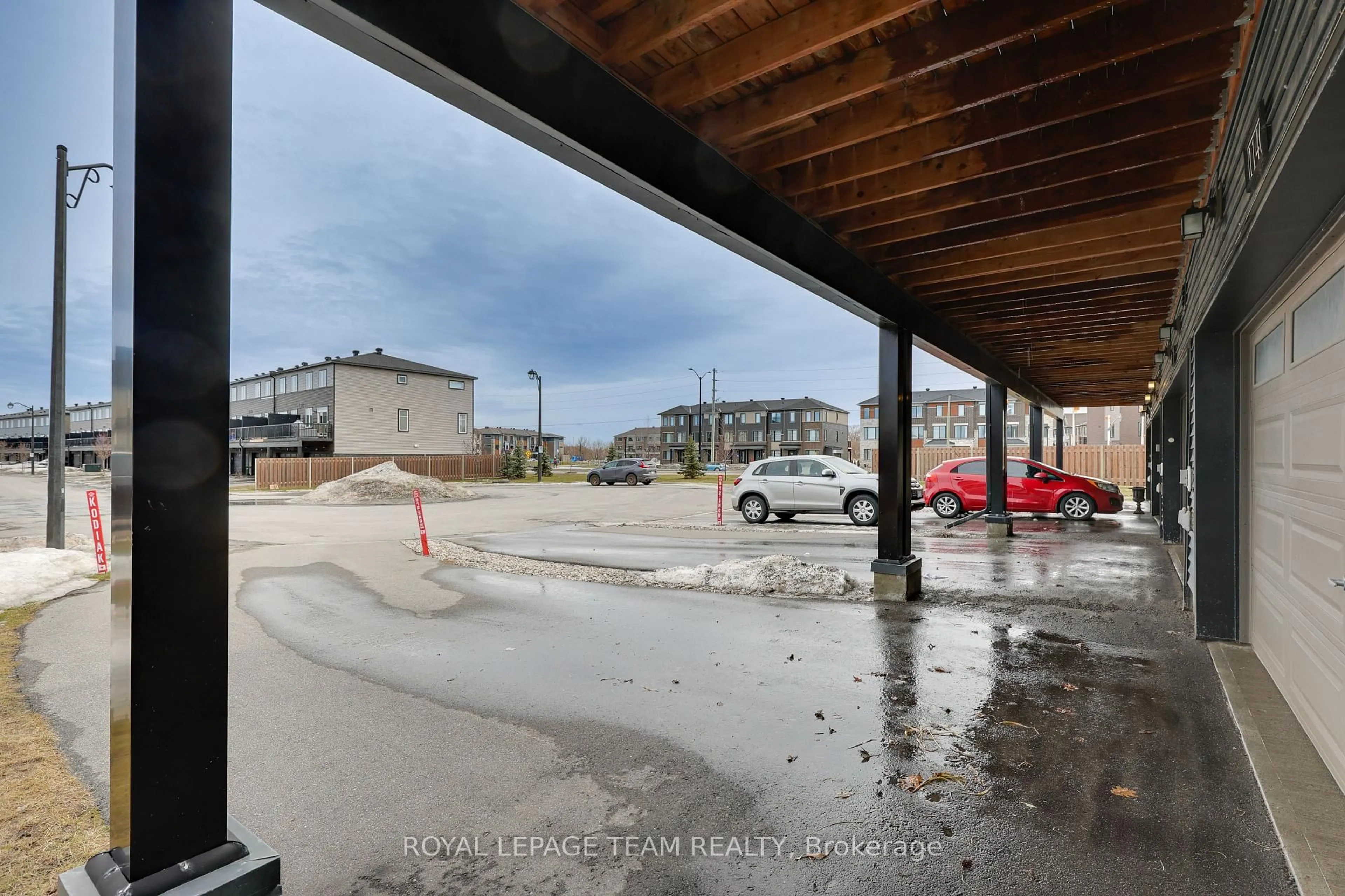 Parking for 1140 Speedvale Crt, Kanata Ontario K2T 0P5