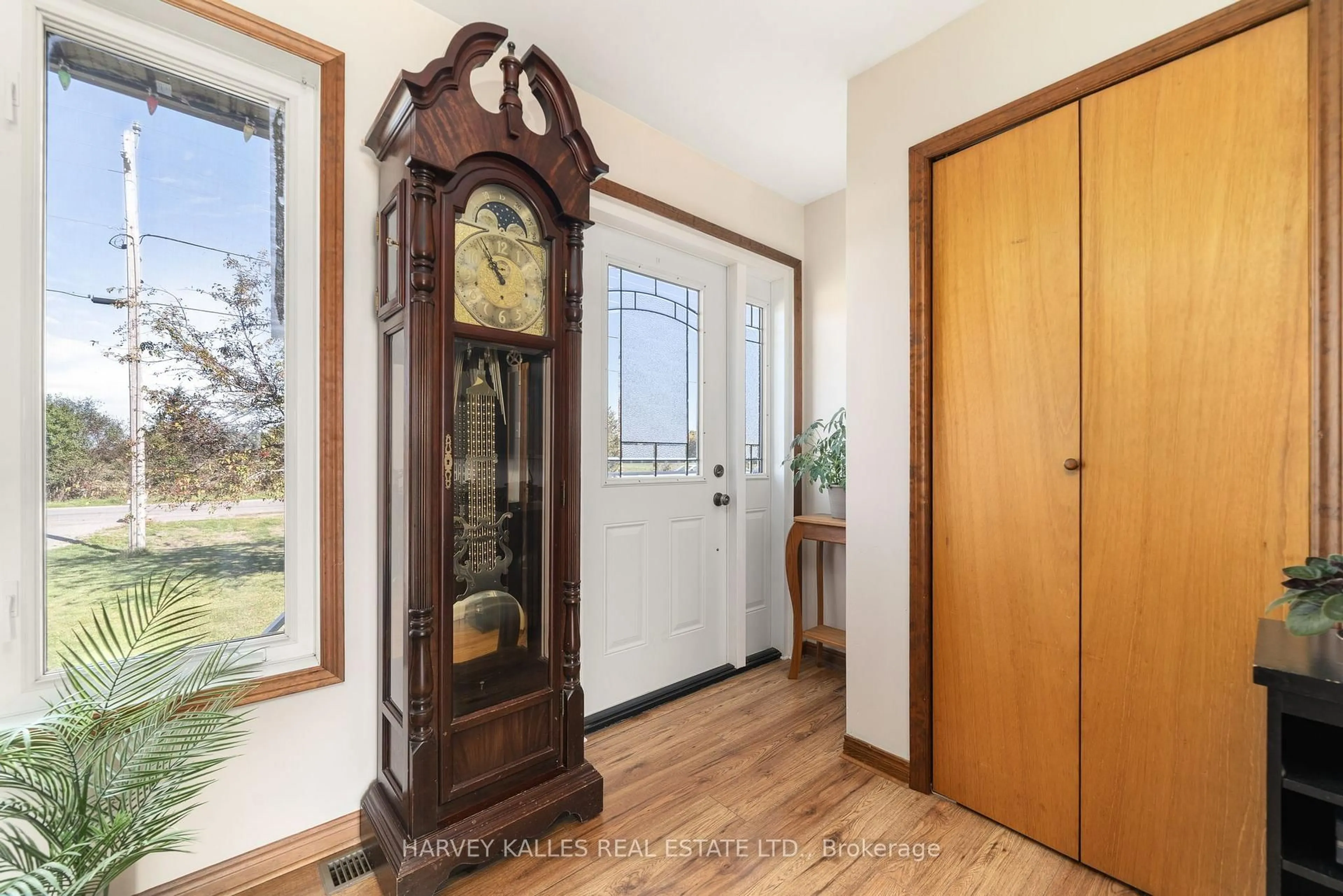 Indoor entryway for 198 Welbanks Rd, Prince Edward County Ontario K0K 1P0