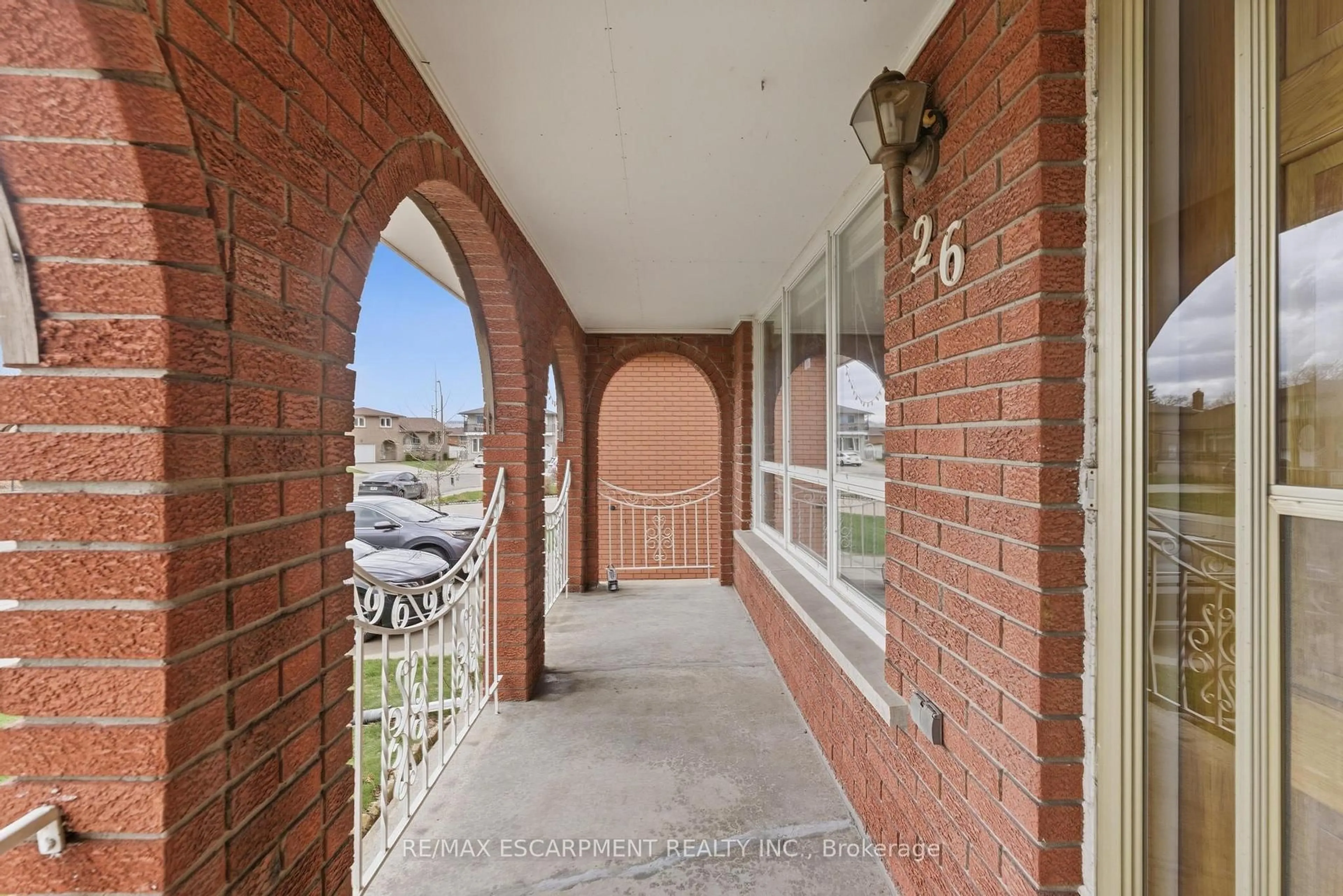 Unknown for 26 Adorn Crt, Hamilton Ontario L8E 3N2