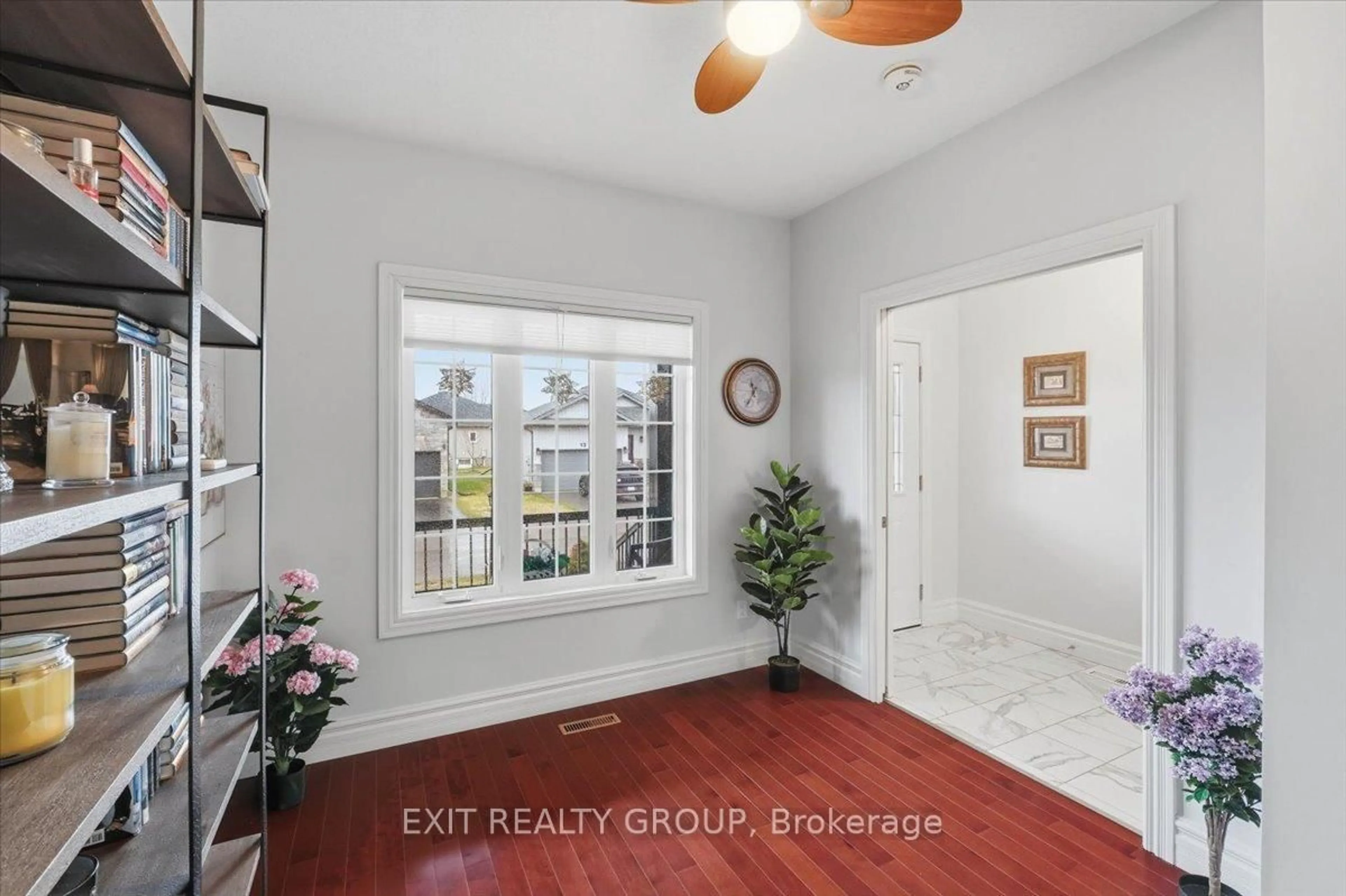 Indoor entryway for 12 Dorchester Dr, Prince Edward County Ontario K0K 3L0