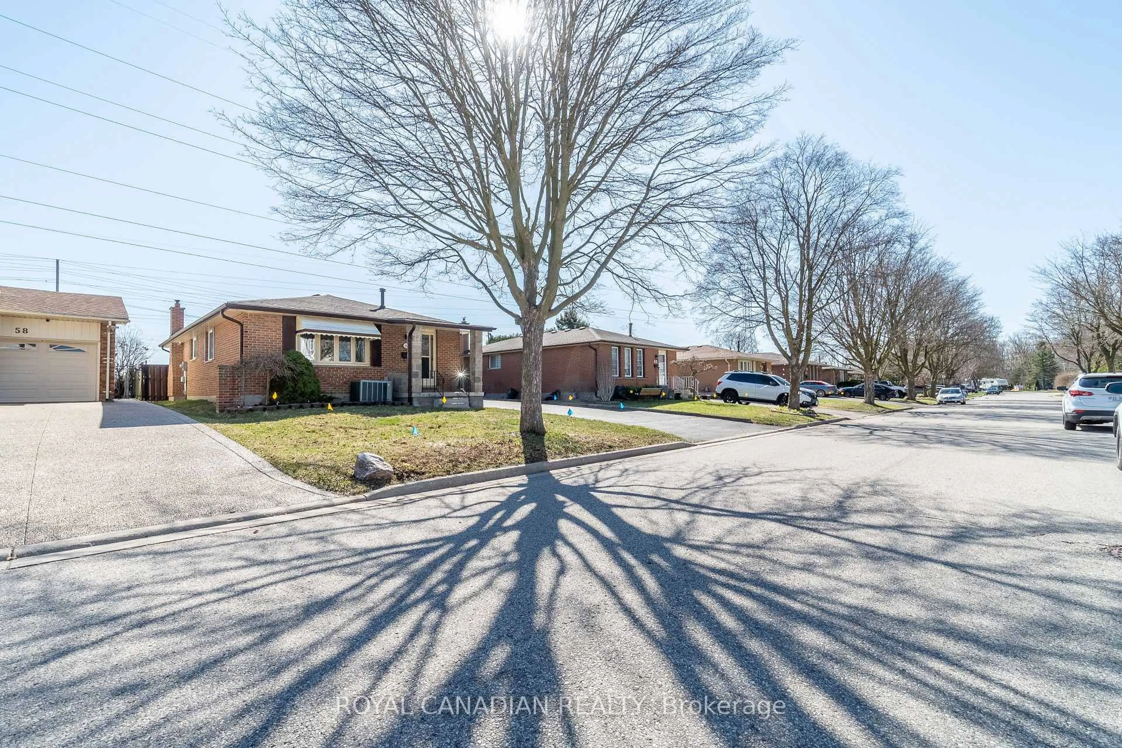 A pic from outside/outdoor area/front of a property/back of a property/a pic from drone, street for 60 Lysanda Ave, London South Ontario N5Z 4L3