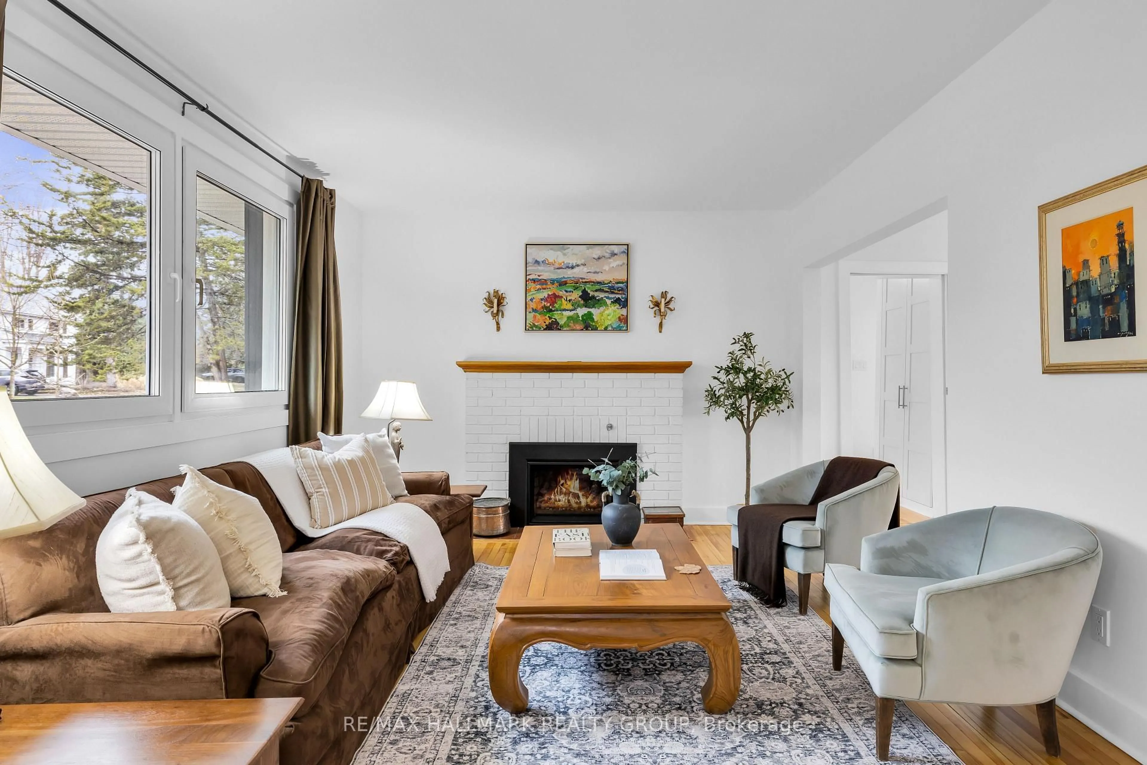 Living room with furniture, unknown for 229 Greensway Ave, Ottawa Ontario K1L 7V3