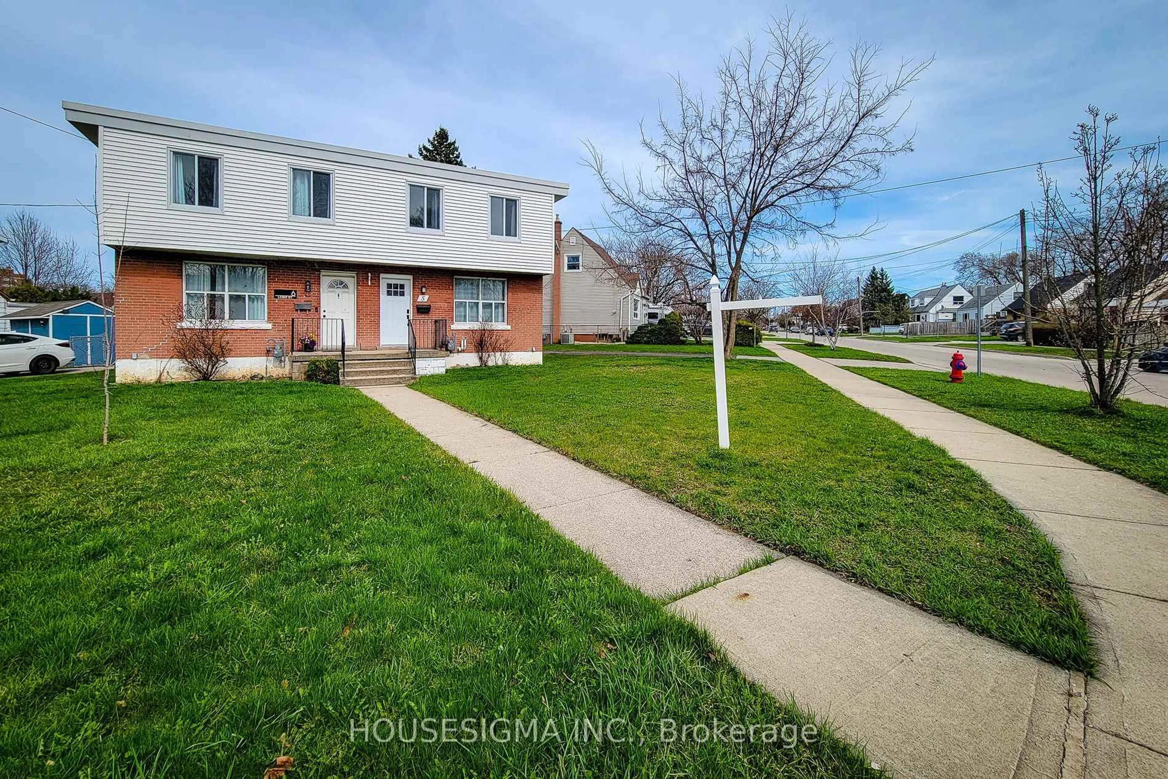 A pic from outside/outdoor area/front of a property/back of a property/a pic from drone, street for 5 Martha St, Hamilton Ontario L8H 2B7