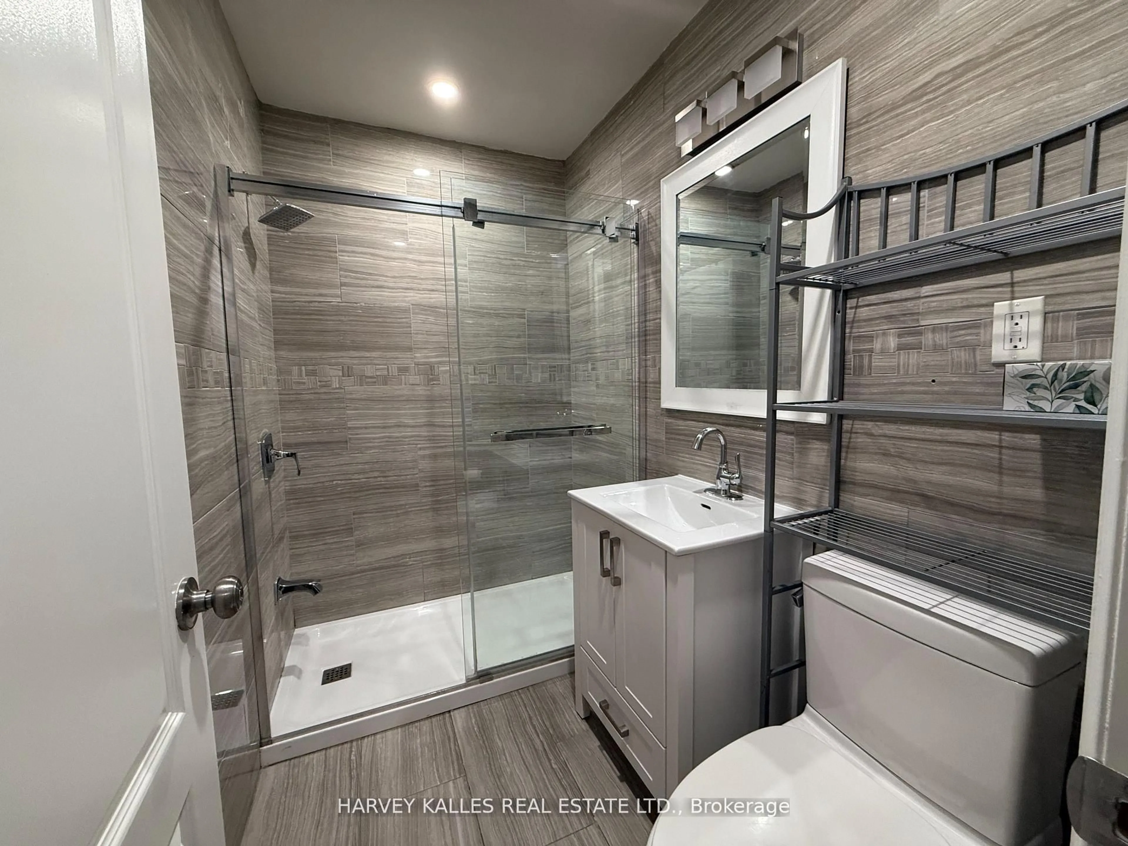 Contemporary bathroom, ceramic/tile floor for 1330 Highbury Ave, London East Ontario N5Y 4W9