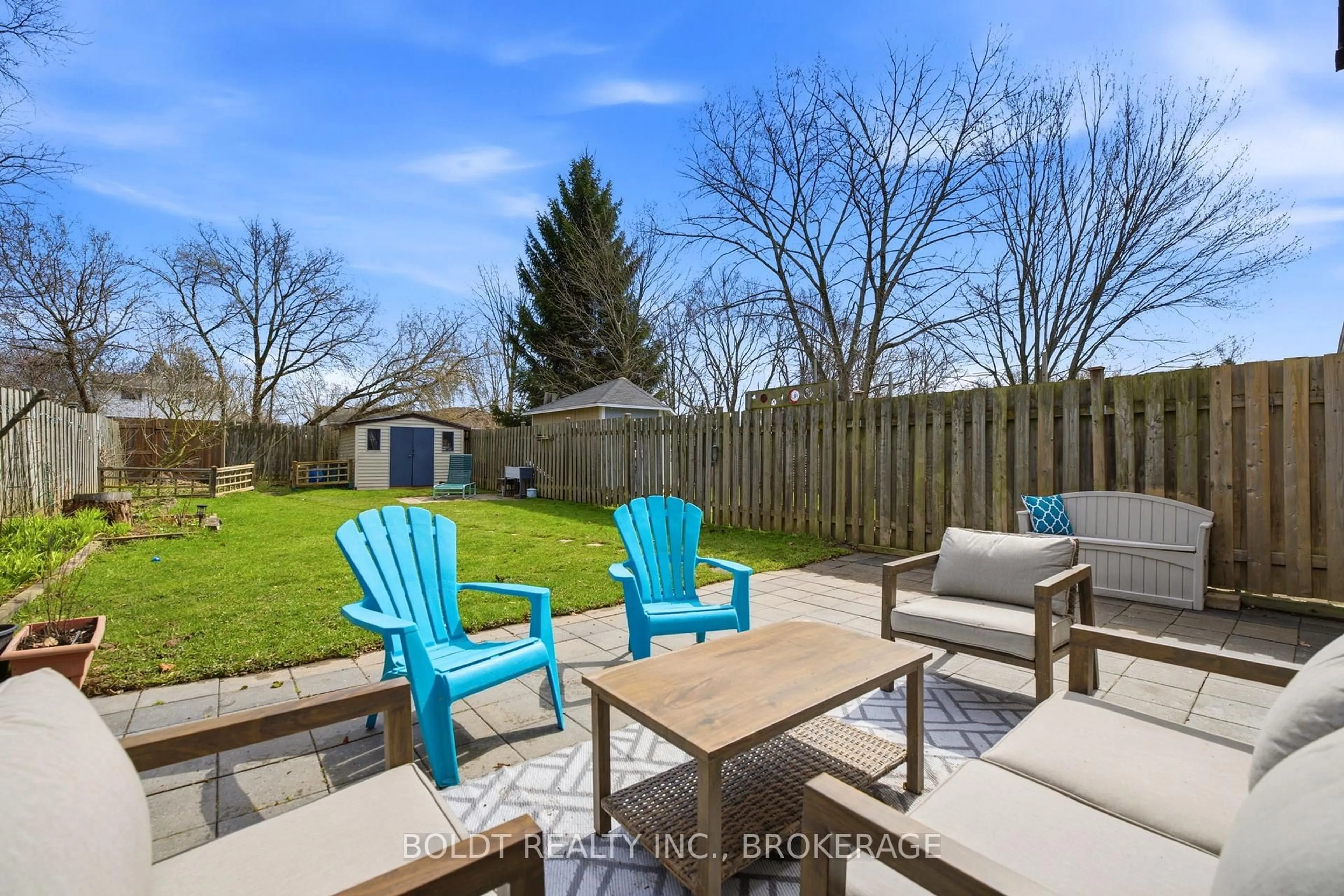 Patio, unknown for 107 Chapel Hill Cres, Welland Ontario L3C 6G8