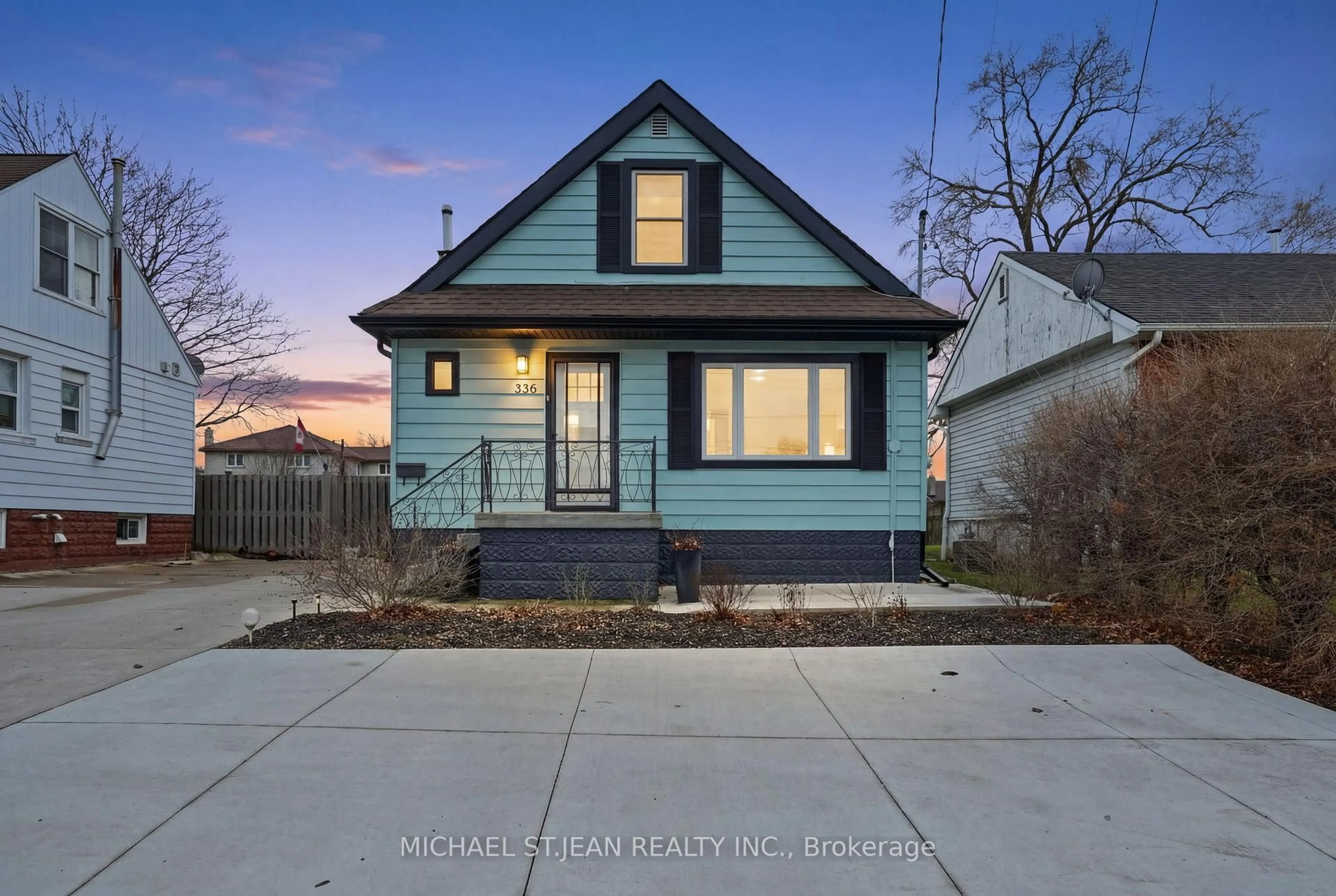 Home with vinyl exterior material, street for 336 Barton St, Hamilton Ontario L8E 2K9