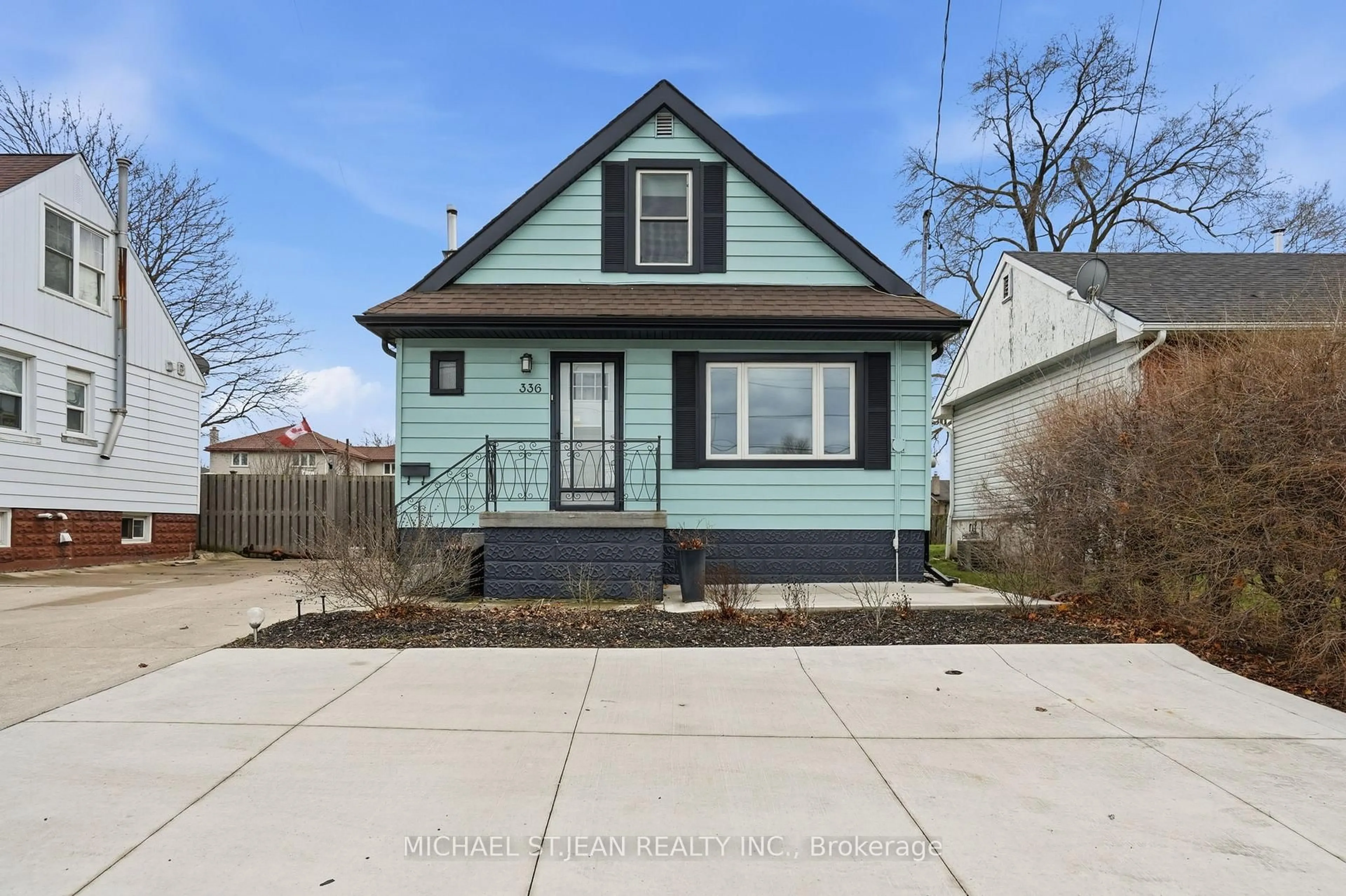 Home with vinyl exterior material, street for 336 Barton St, Hamilton Ontario L8E 2K9