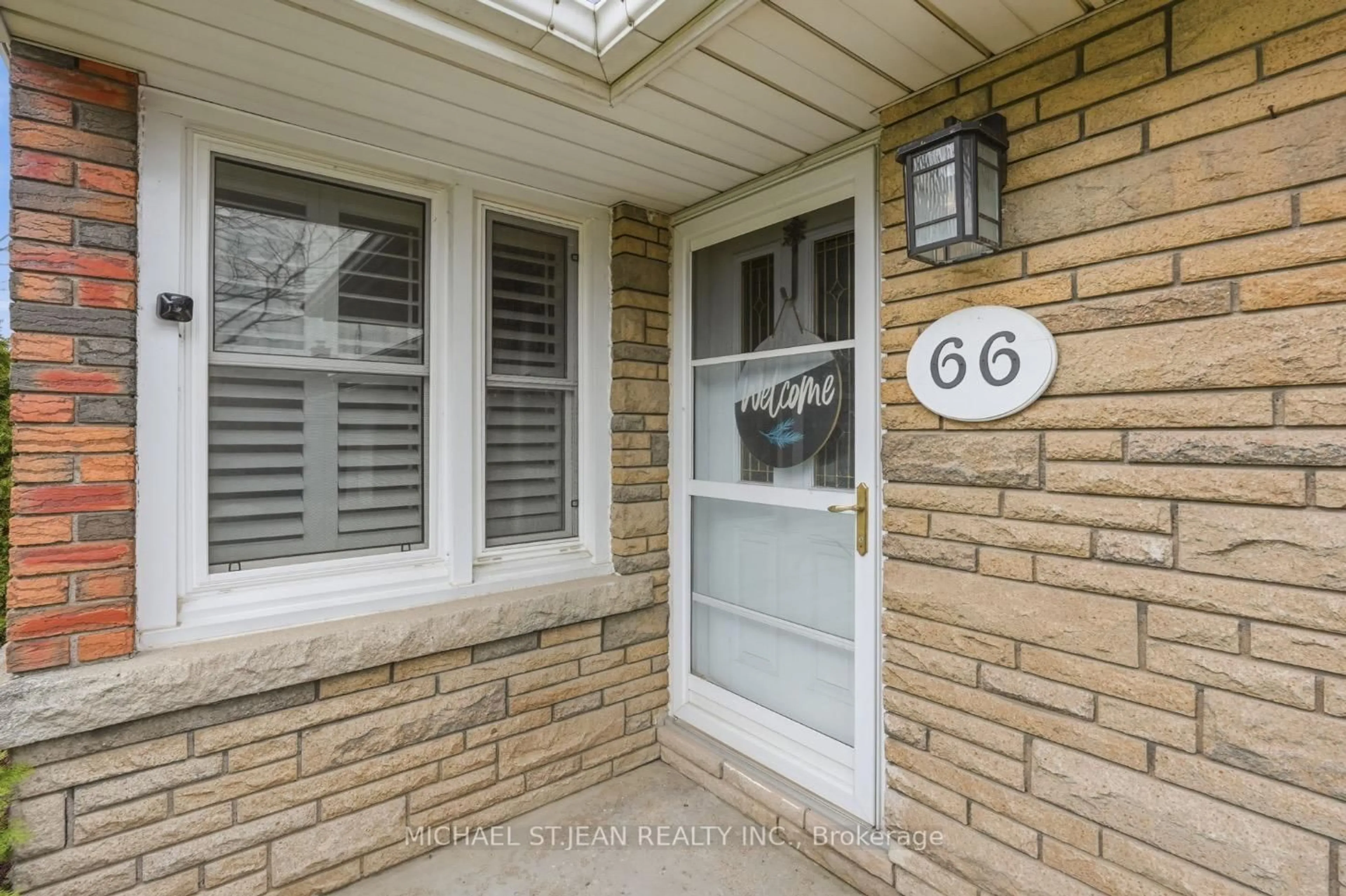 Indoor entryway for 66 Richmond St, Thorold Ontario L2V 3H1