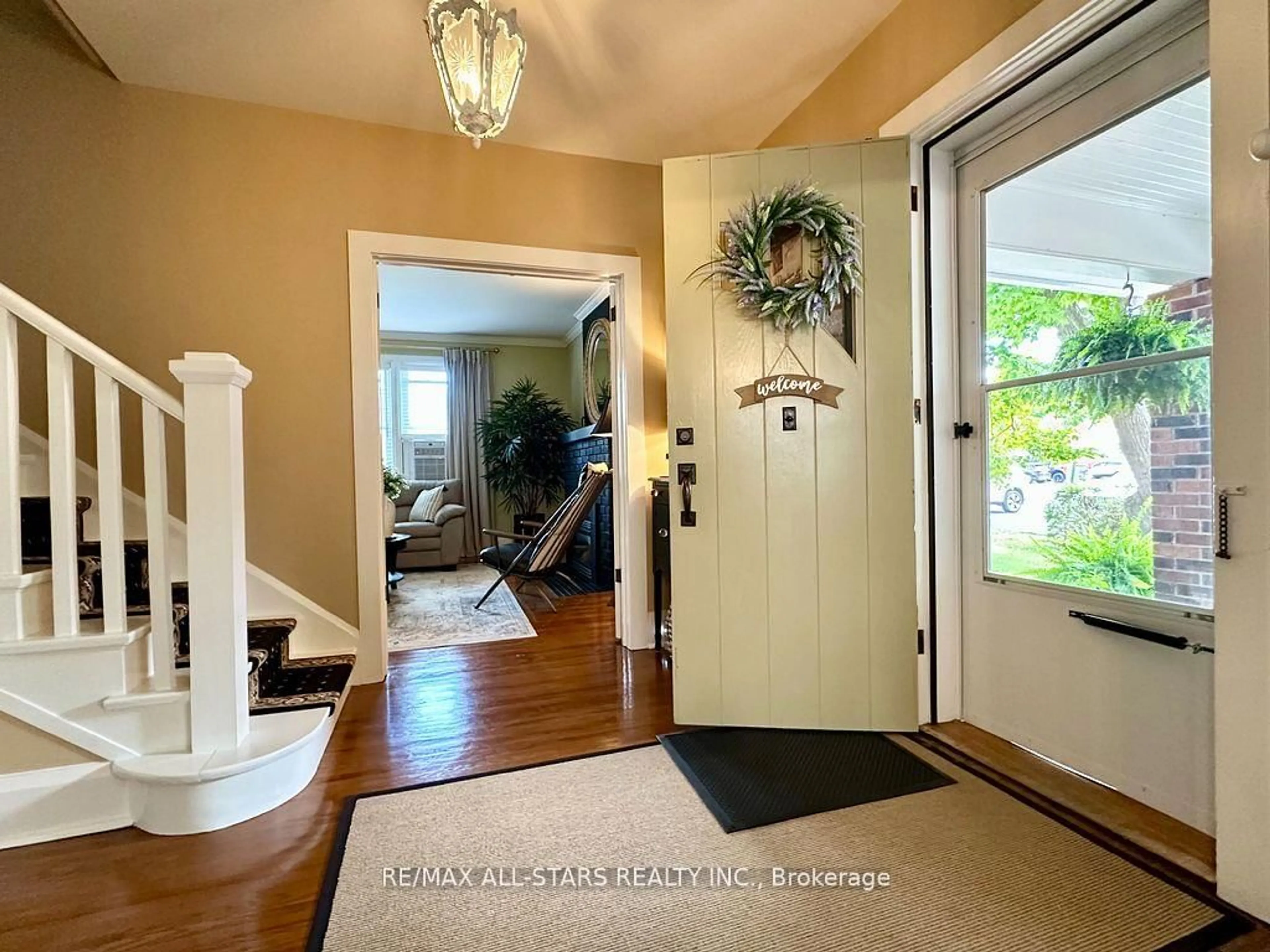 Indoor entryway for 18 Joseph St, Kawartha Lakes Ontario K0M 1A0