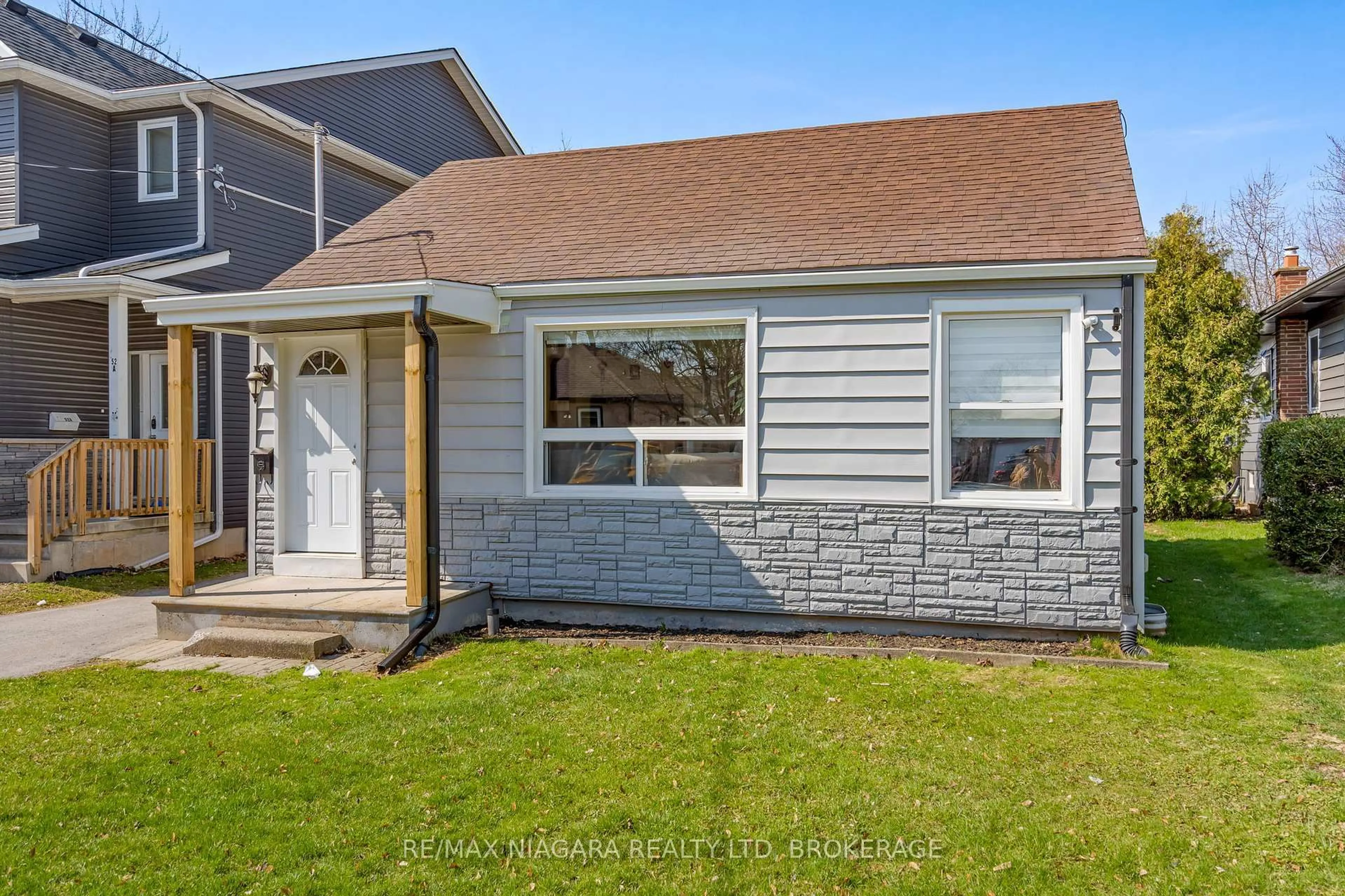 Home with vinyl exterior material, street for 50 Merigold St, St. Catharines Ontario L2S 2N5