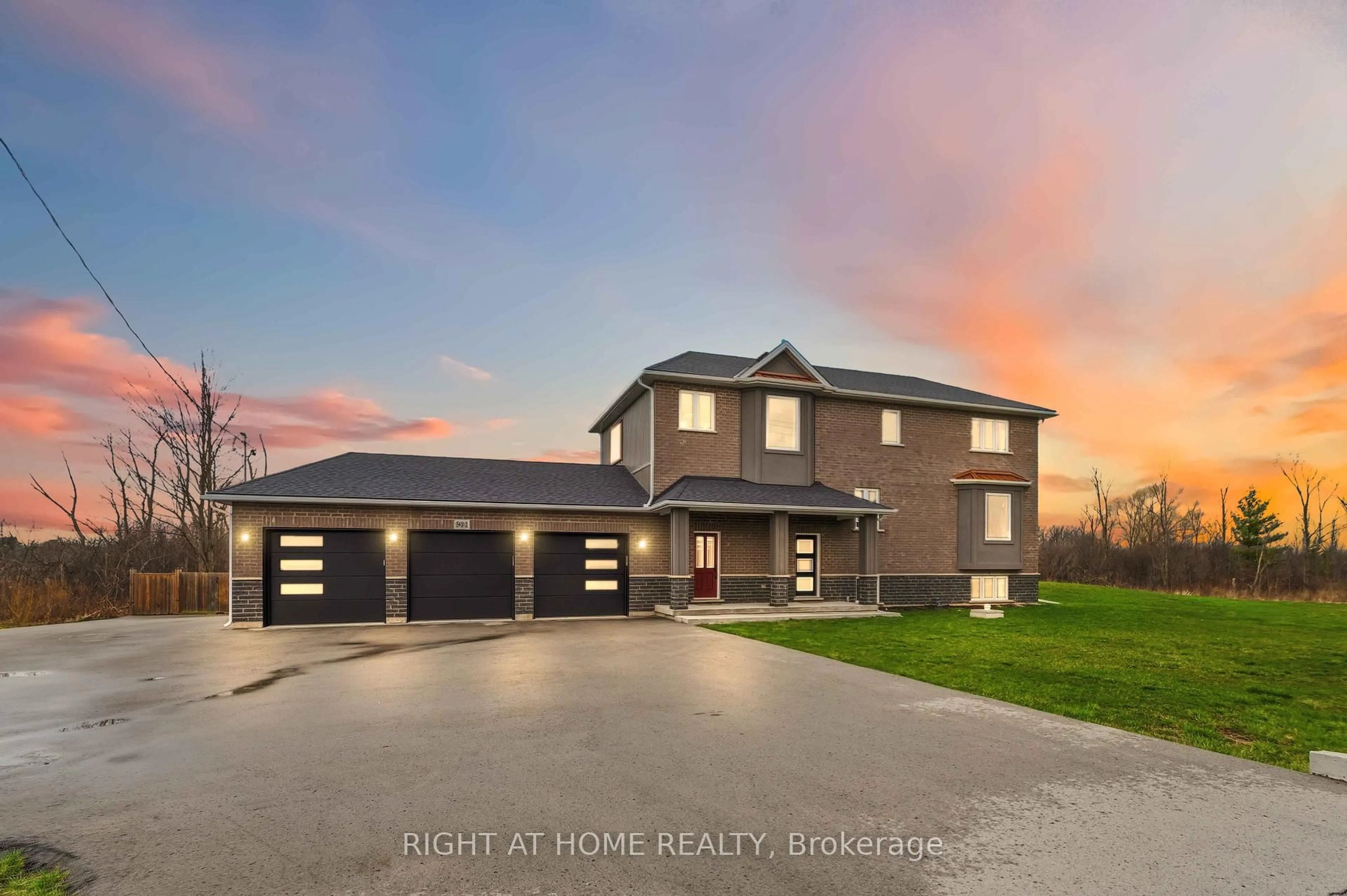 A pic from outside/outdoor area/front of a property/back of a property/a pic from drone, street for 901 Gorham Rd, Fort Erie Ontario L0S 1N0