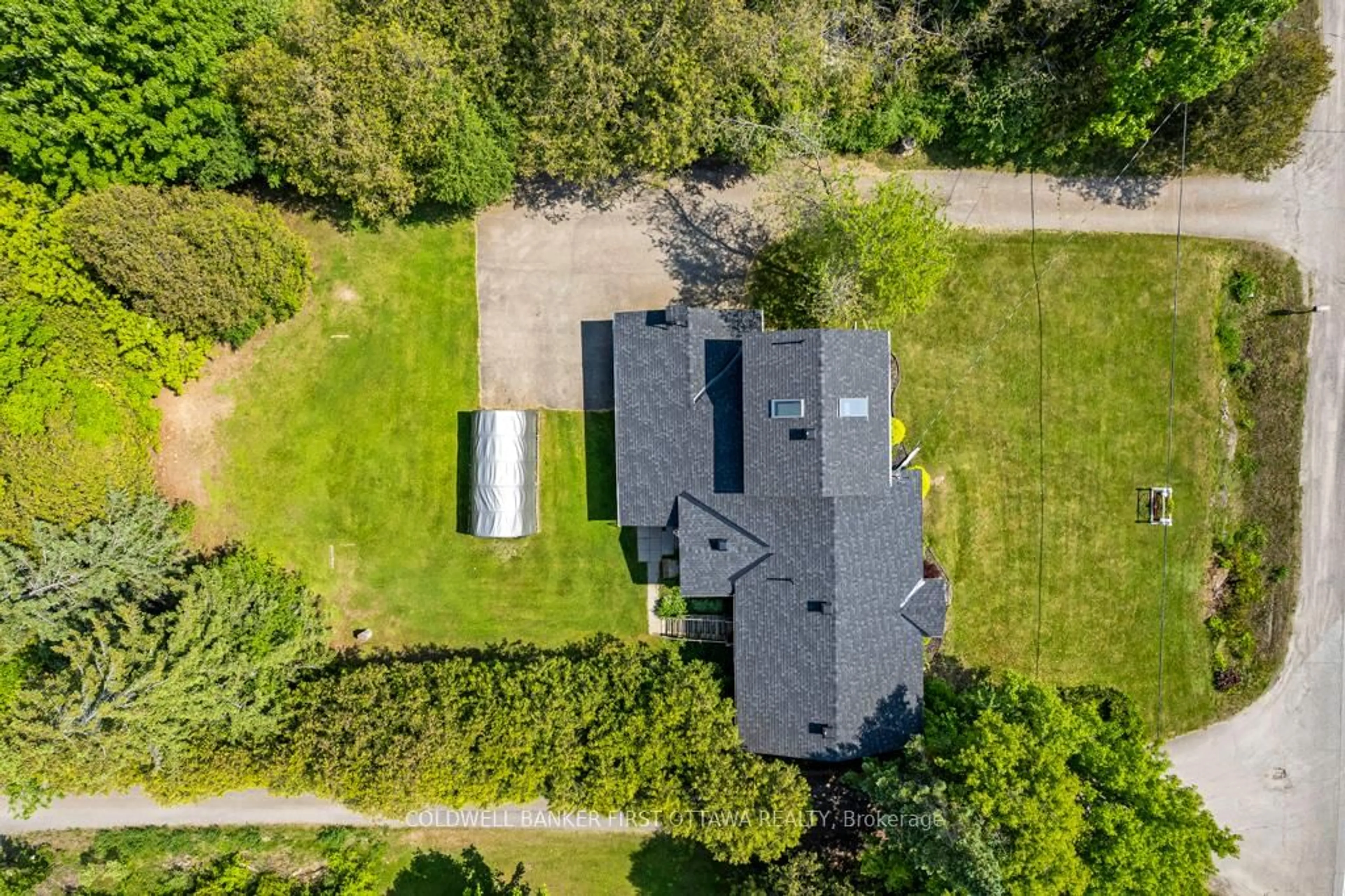 A pic from outside/outdoor area/front of a property/back of a property/a pic from drone, building for 352 Highway 15, Rideau Lakes Ontario K7A 0E5