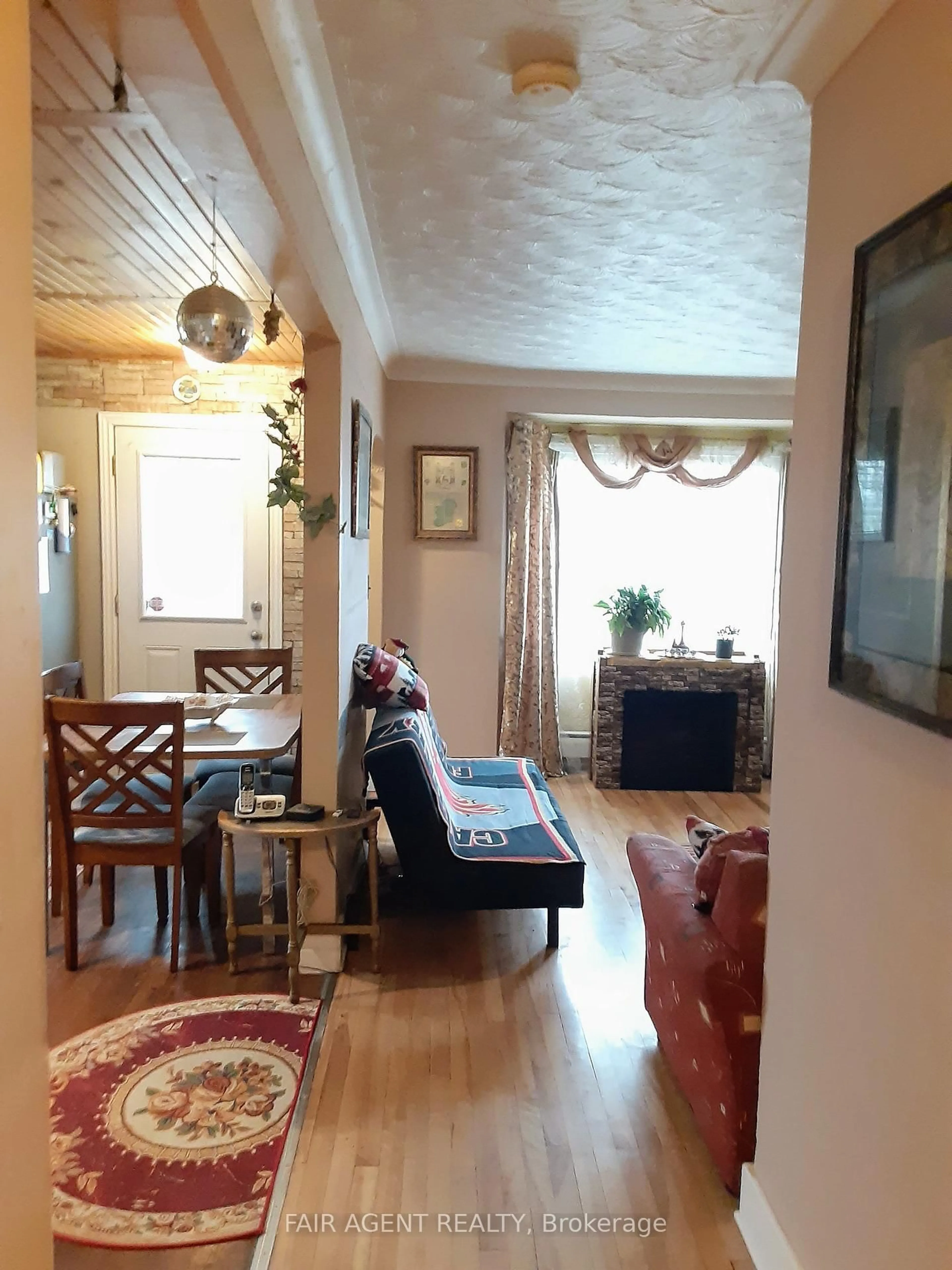 Living room with furniture, unknown for 511 St. Felix St, Cornwall Ontario K6H 5B2