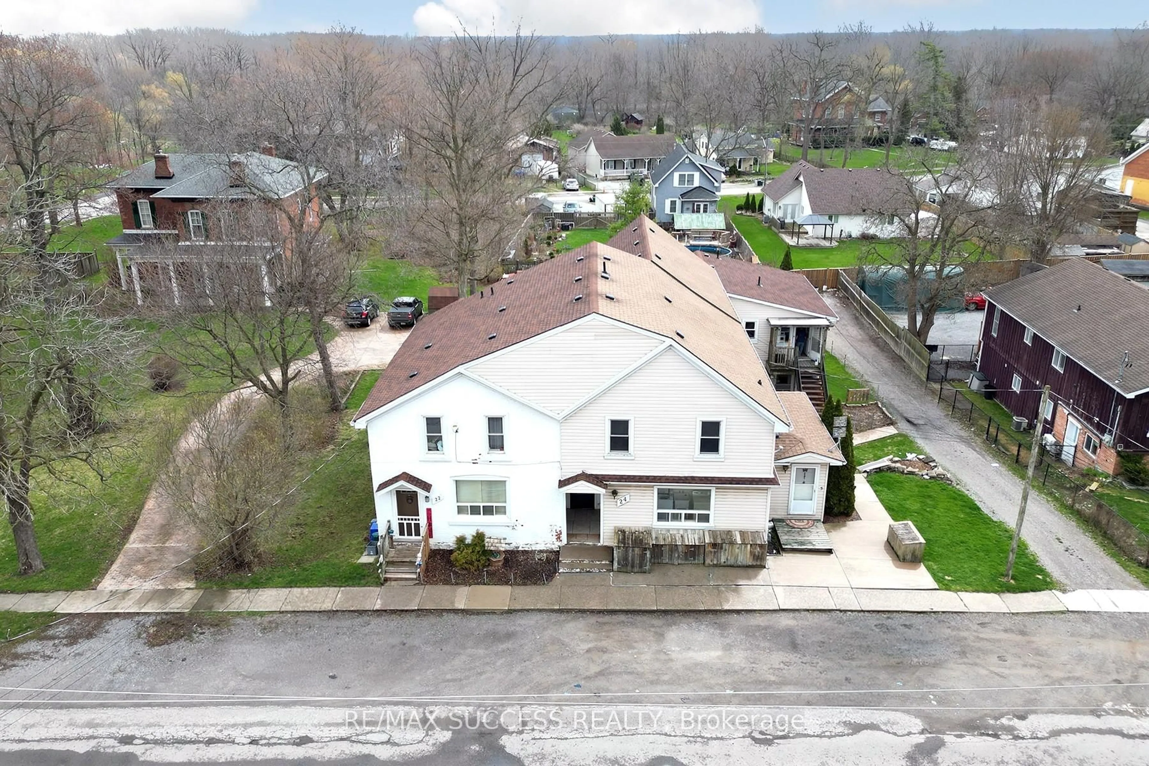 A pic from outside/outdoor area/front of a property/back of a property/a pic from drone, street for 22 & 24 River St, Thorold Ontario L0S 1K0