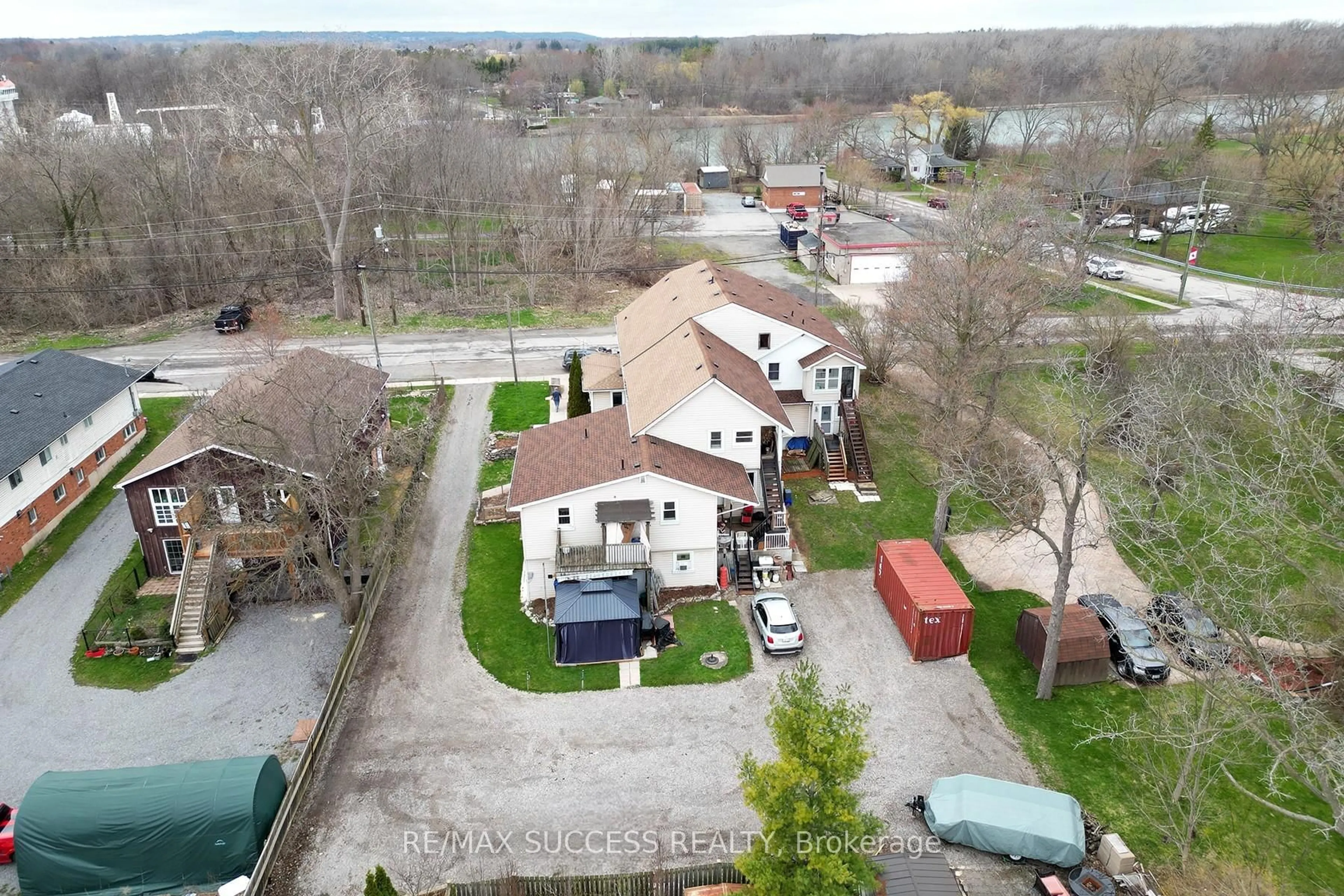 A pic from outside/outdoor area/front of a property/back of a property/a pic from drone, street for 22 & 24 River St, Thorold Ontario L0S 1K0