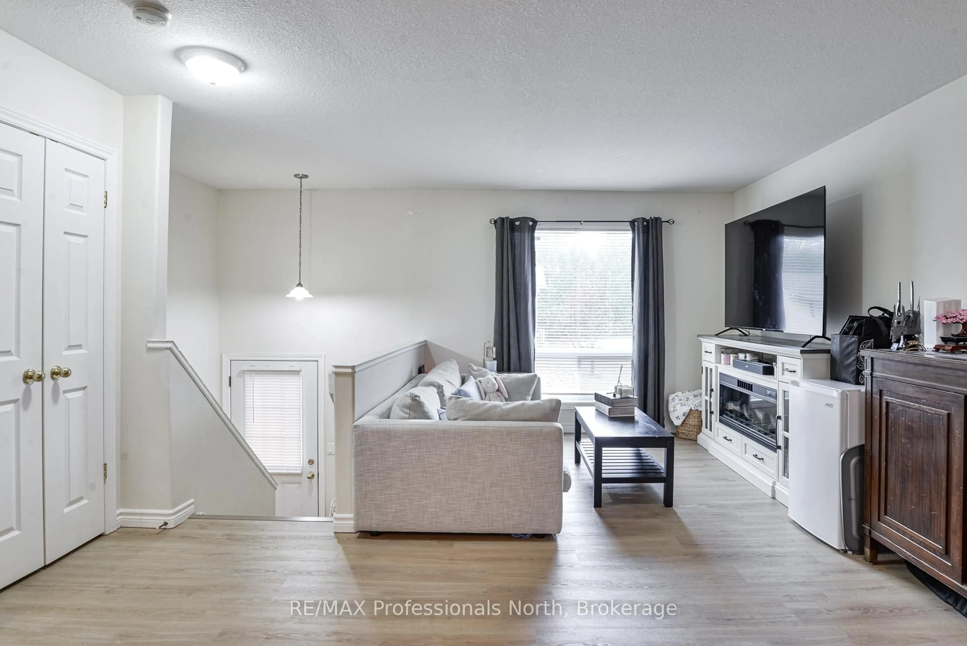 Living room with furniture, wood/laminate floor for 200 Pine St #12, Bracebridge Ontario P1L 2H9