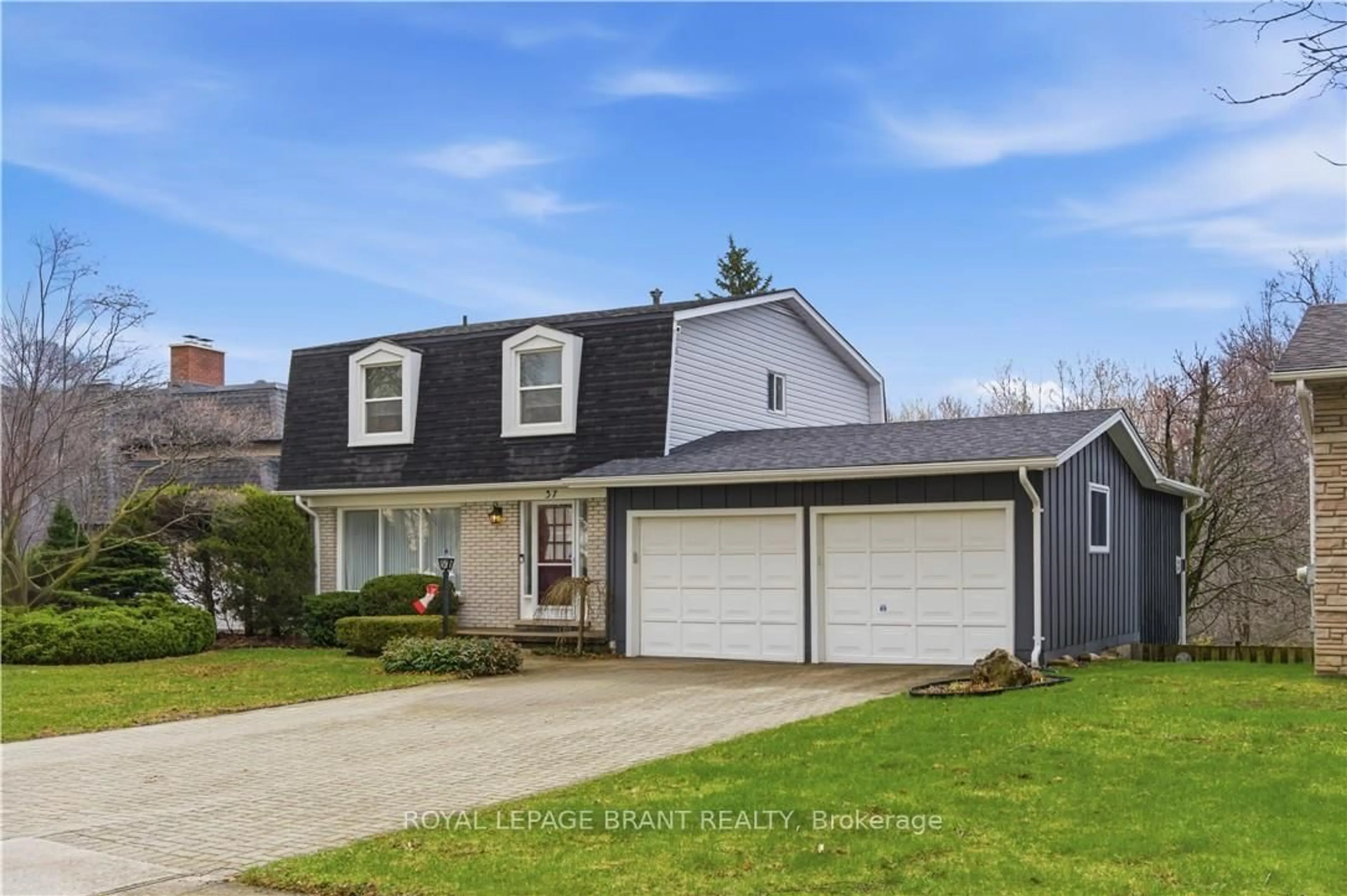 Home with vinyl exterior material, street for 37 Parkview Cres, Kitchener Ontario N2A 1M1