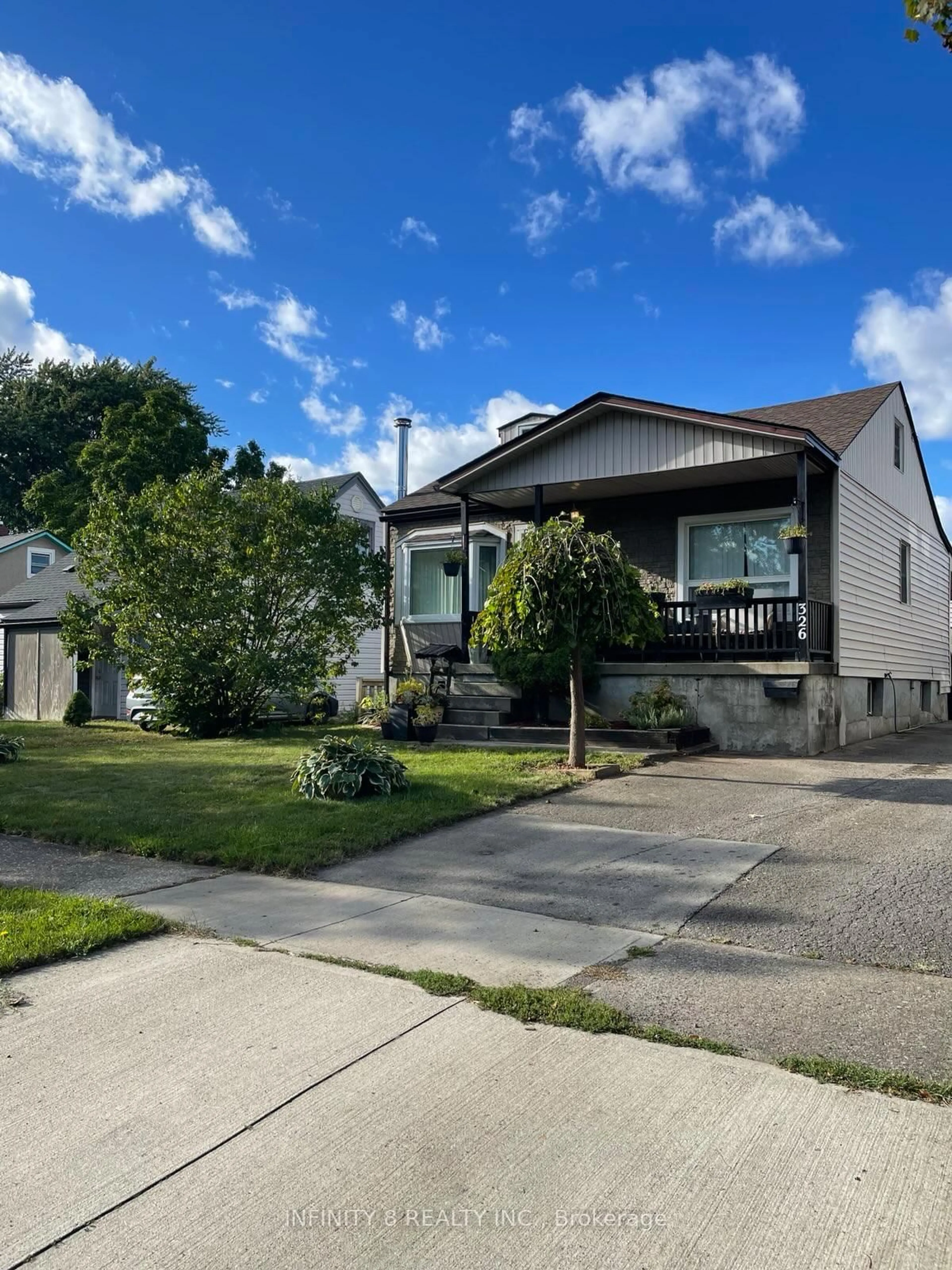 Home with vinyl exterior material, street for 326 Corvette St, Welland Ontario L3B 4S6