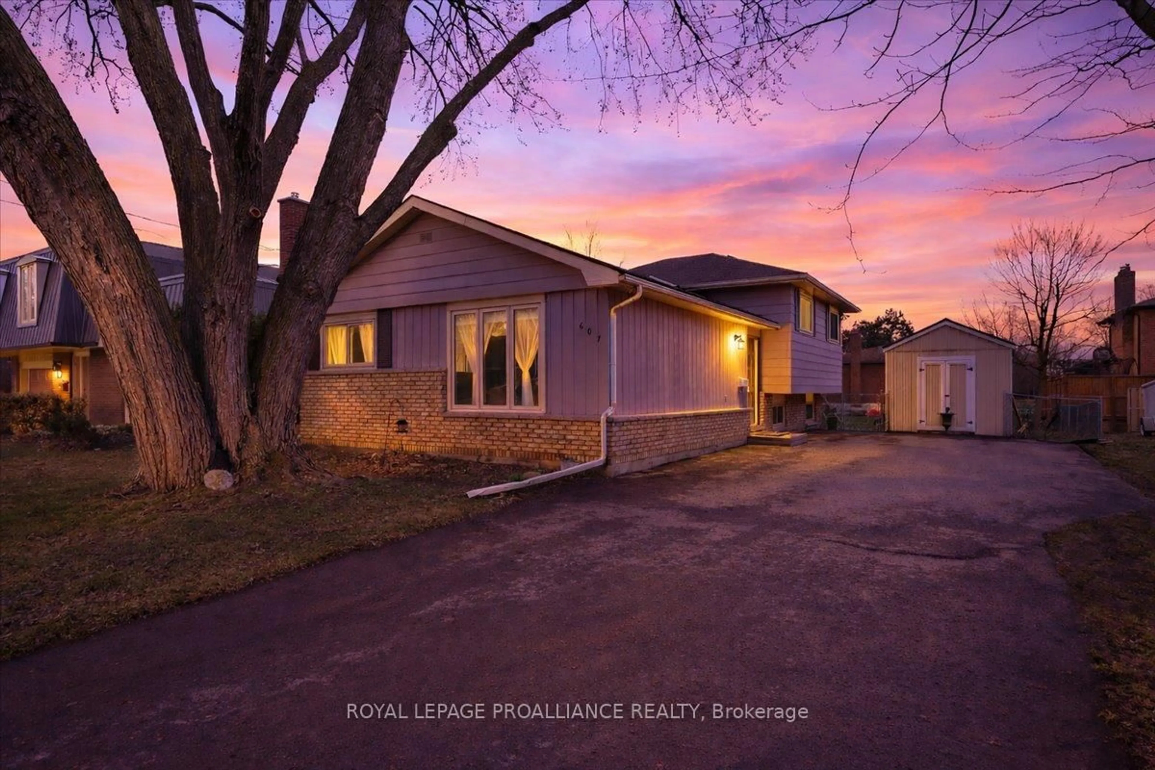 A pic from outside/outdoor area/front of a property/back of a property/a pic from drone, street for 607 Bridge St, Belleville Ontario K8N 5G9