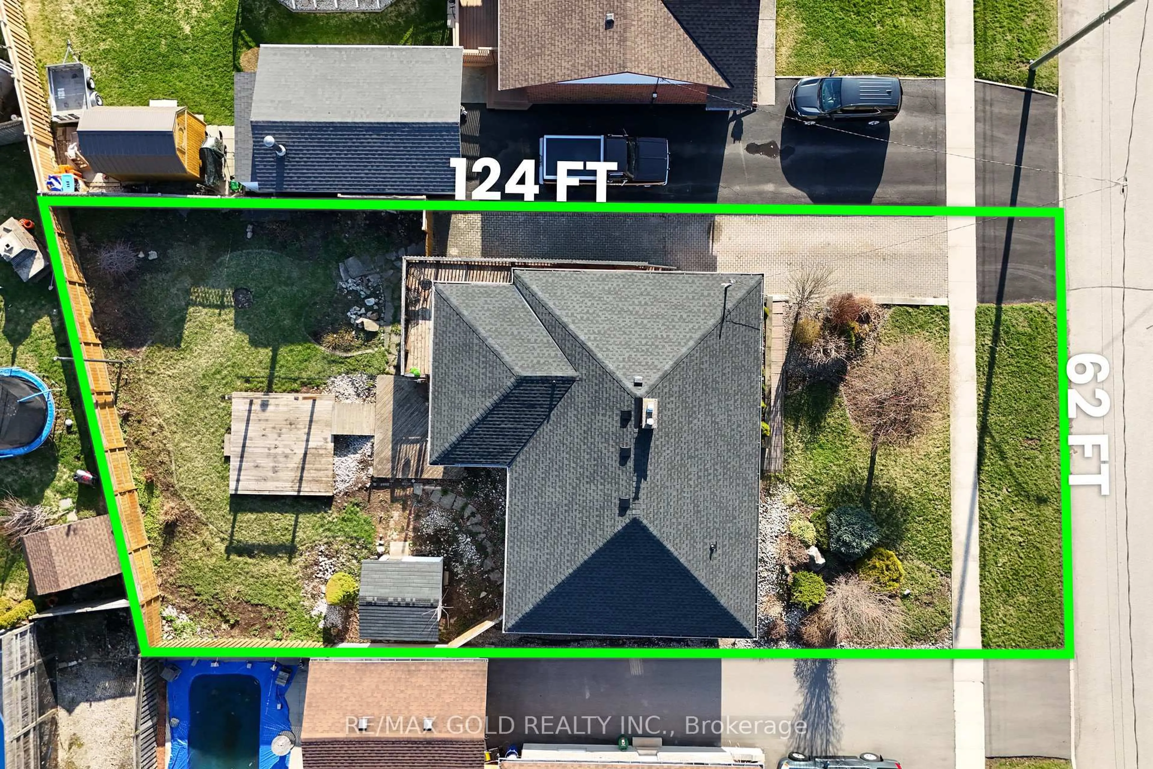 A pic from outside/outdoor area/front of a property/back of a property/a pic from drone, street for 207 Brenda Cres, Woodstock Ontario N4S 7R8