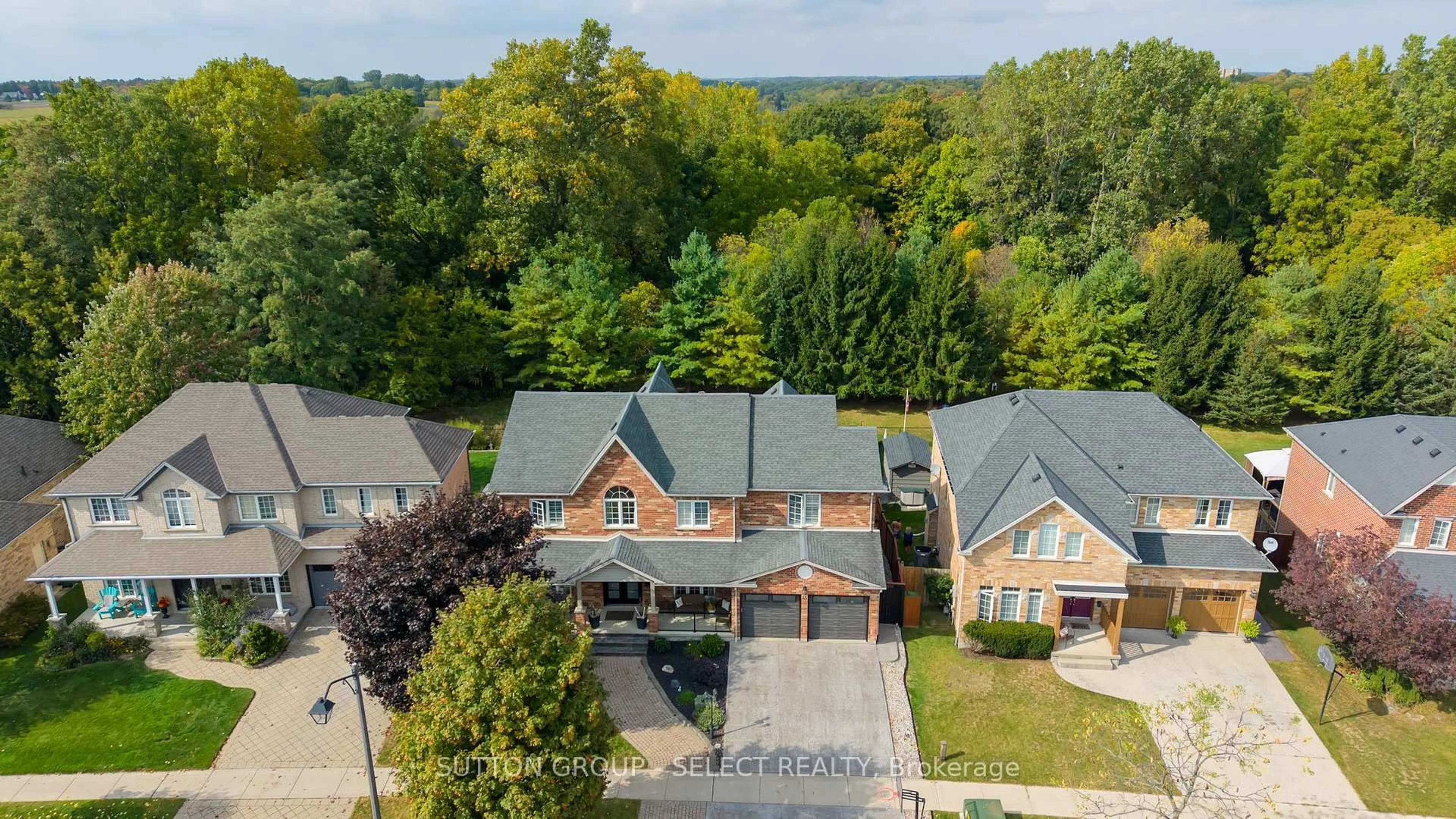 A pic from outside/outdoor area/front of a property/back of a property/a pic from drone, street for 45 Shaw Valley Dr, St. Thomas Ontario N5R 6J9