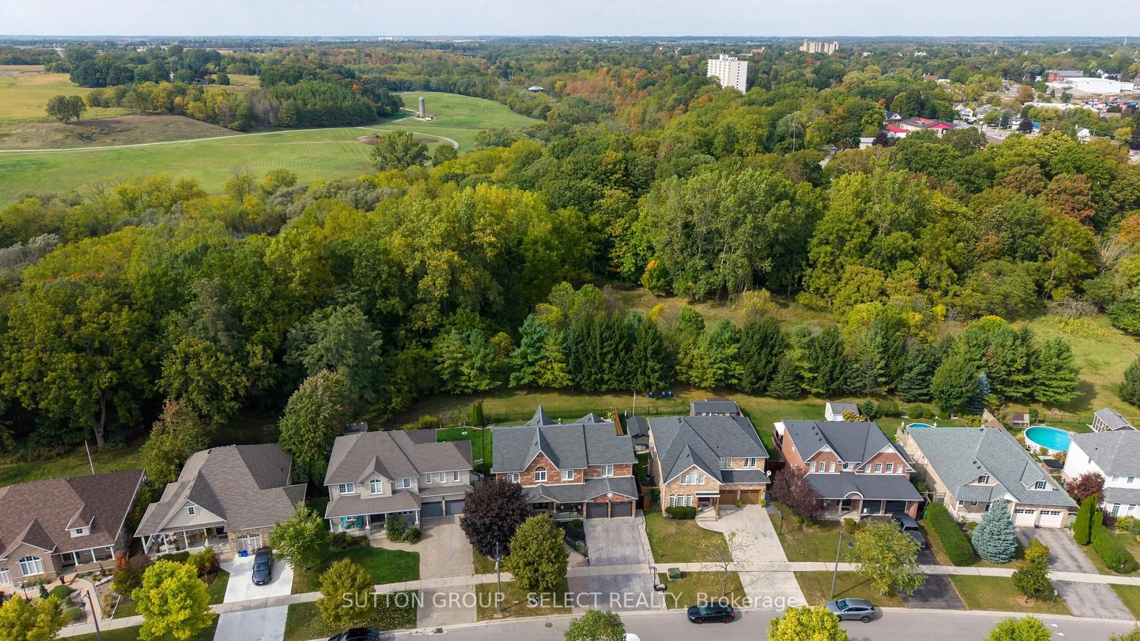 A pic from outside/outdoor area/front of a property/back of a property/a pic from drone, city buildings view from balcony for 45 Shaw Valley Dr, St. Thomas Ontario N5R 6J9