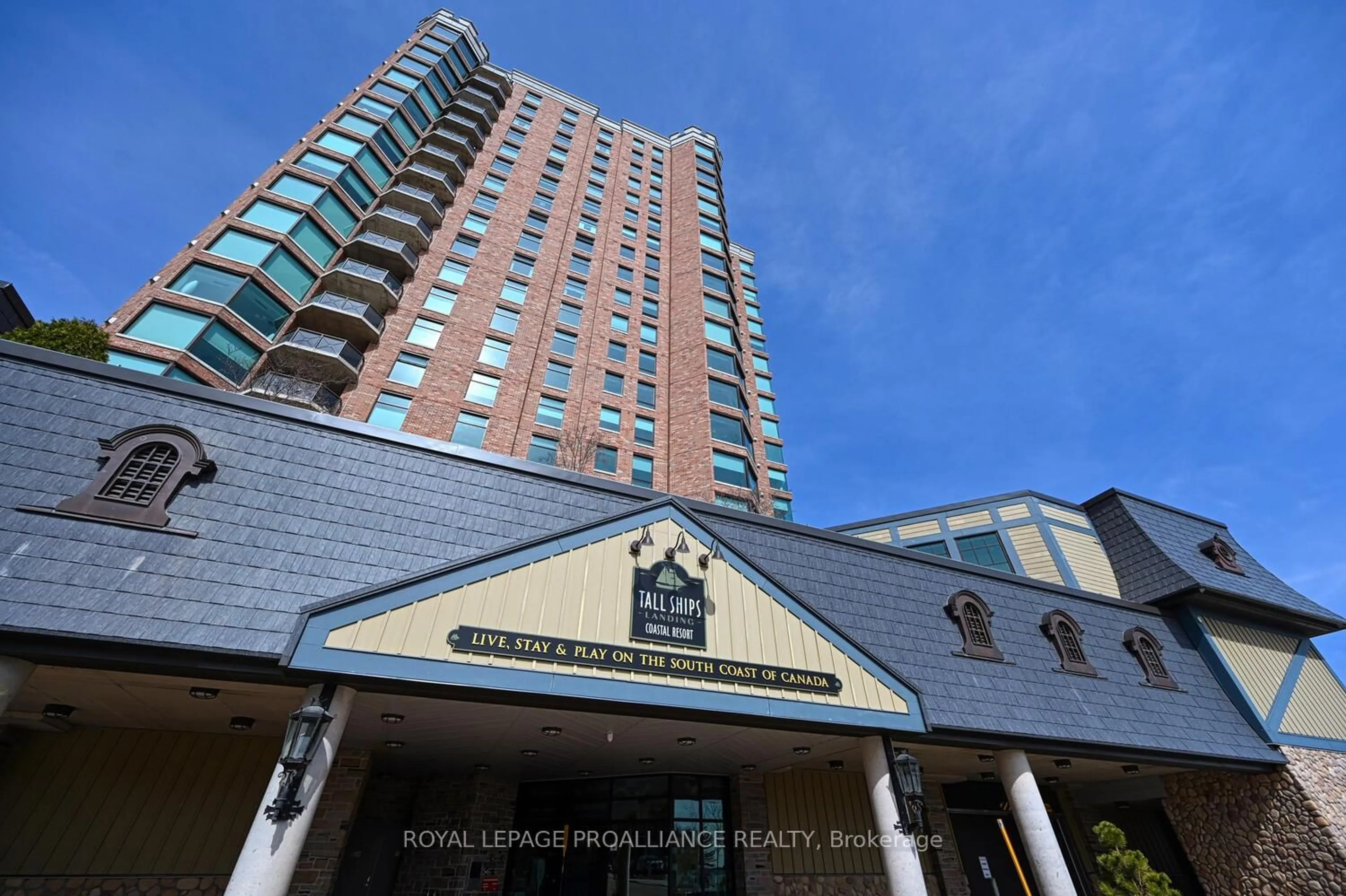 Indoor foyer for 15 St Andrew St #1004, Brockville Ontario K6V 0E8