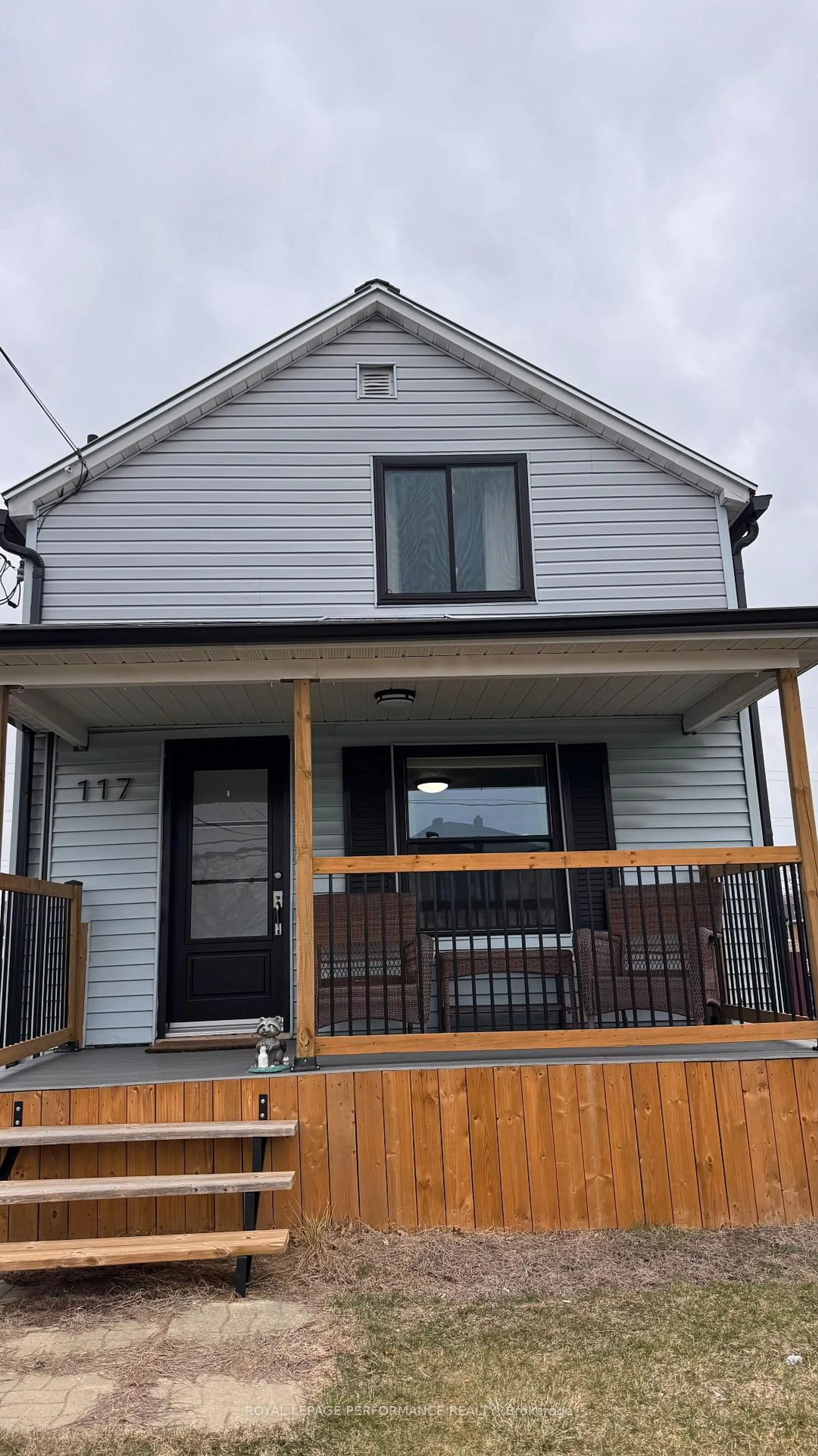 Home with vinyl exterior material, street for 117 Sunnyside Ave, Cornwall Ontario K6H 3C9
