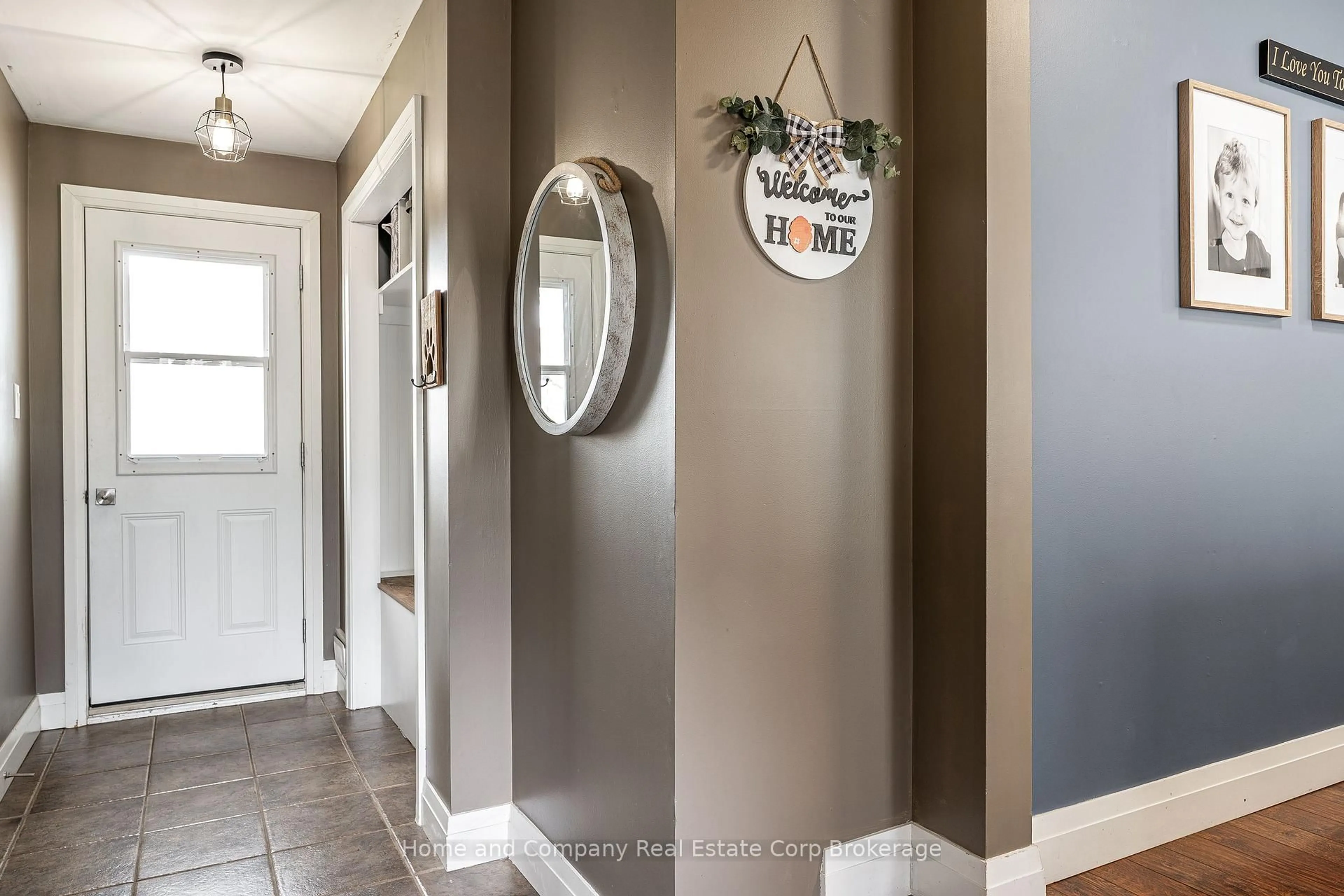 Indoor entryway for 86 Nelson St, West Perth Ontario N0K 1N0