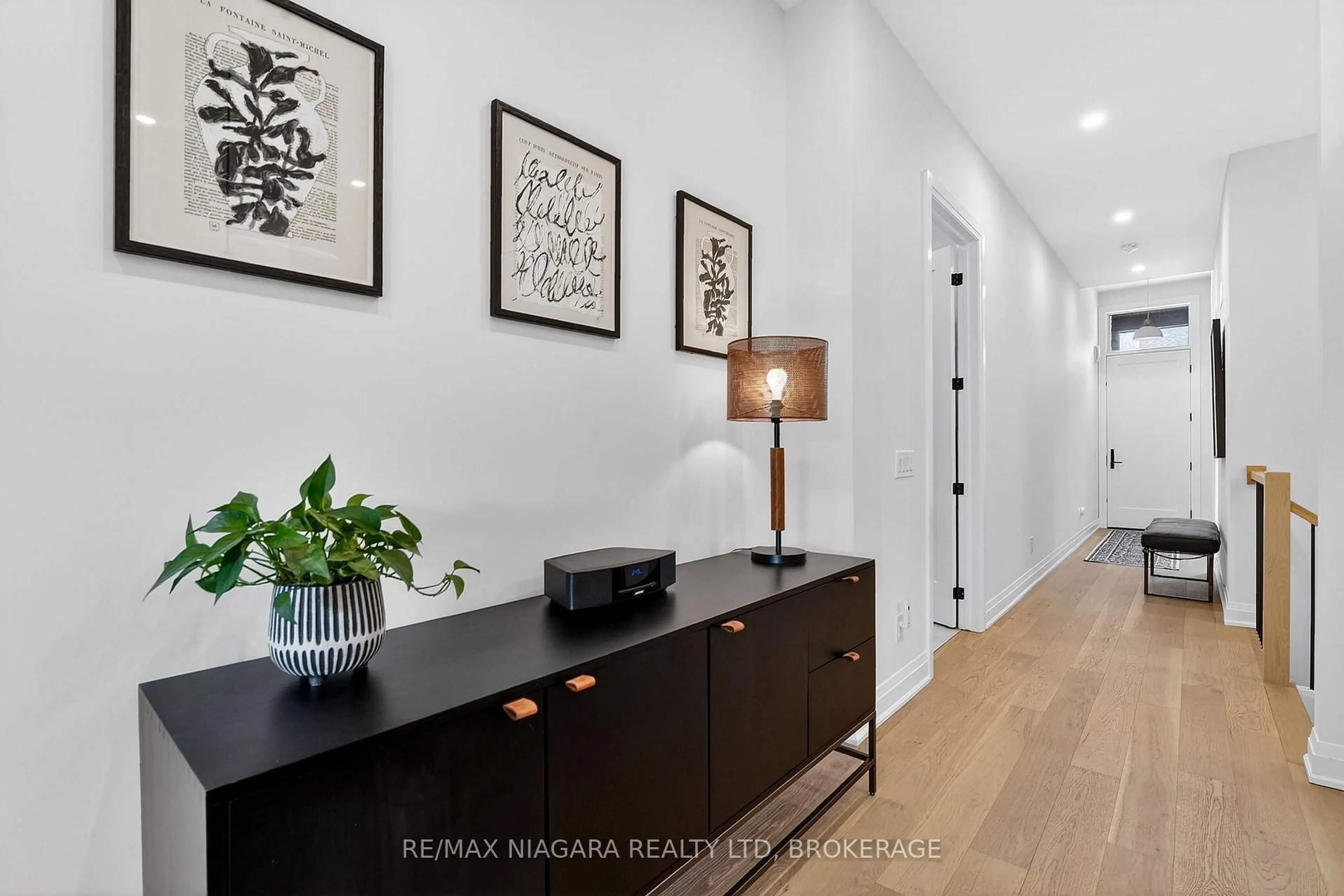 Indoor entryway for 41 Ivy Cres #8, Thorold Ontario L2V 0J9