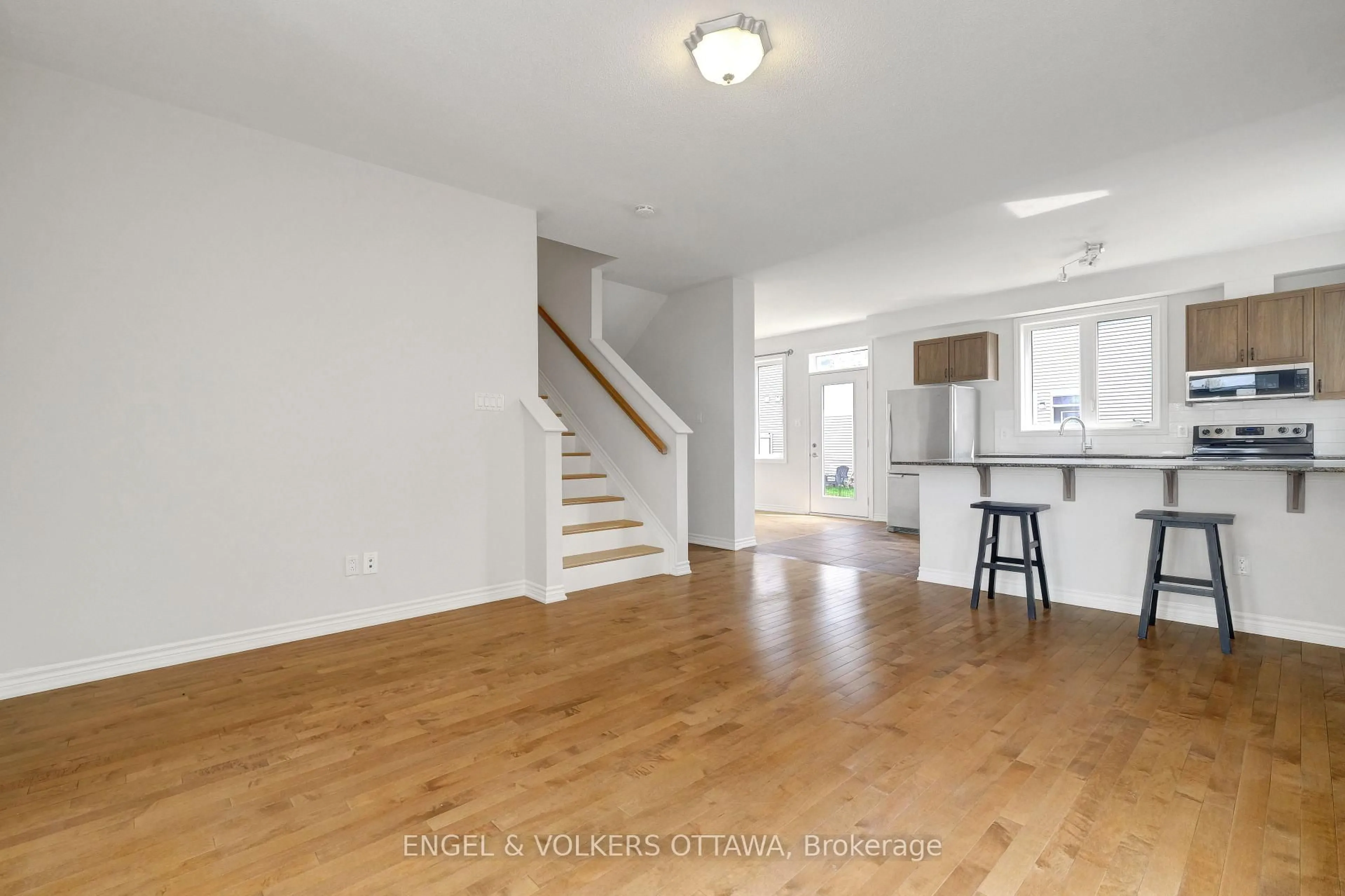 Unknown for 305 Lamarche Ave, Ottawa Ontario K1W 0M6