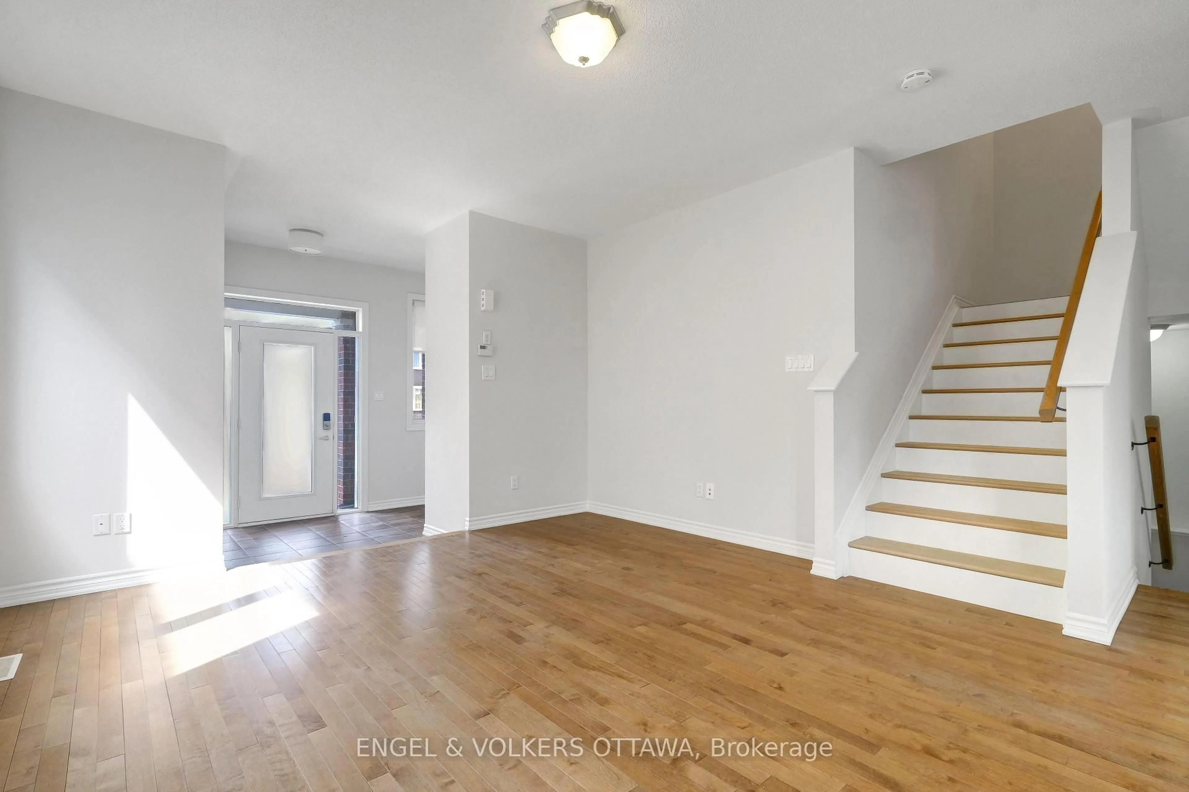 Unknown for 305 Lamarche Ave, Ottawa Ontario K1W 0M6