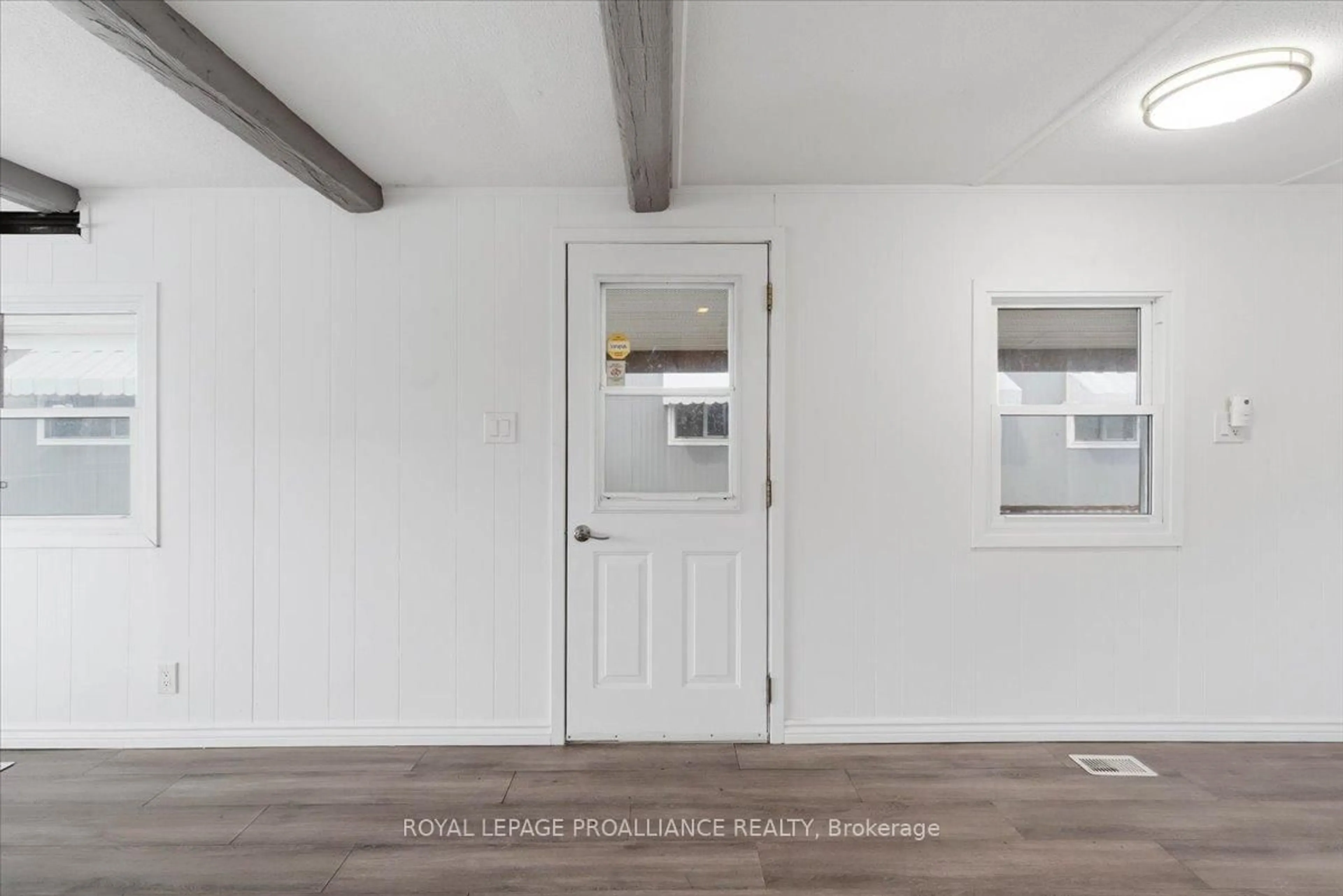 Indoor entryway for 311 Dundas St #47, Quinte West Ontario K8V 3E5