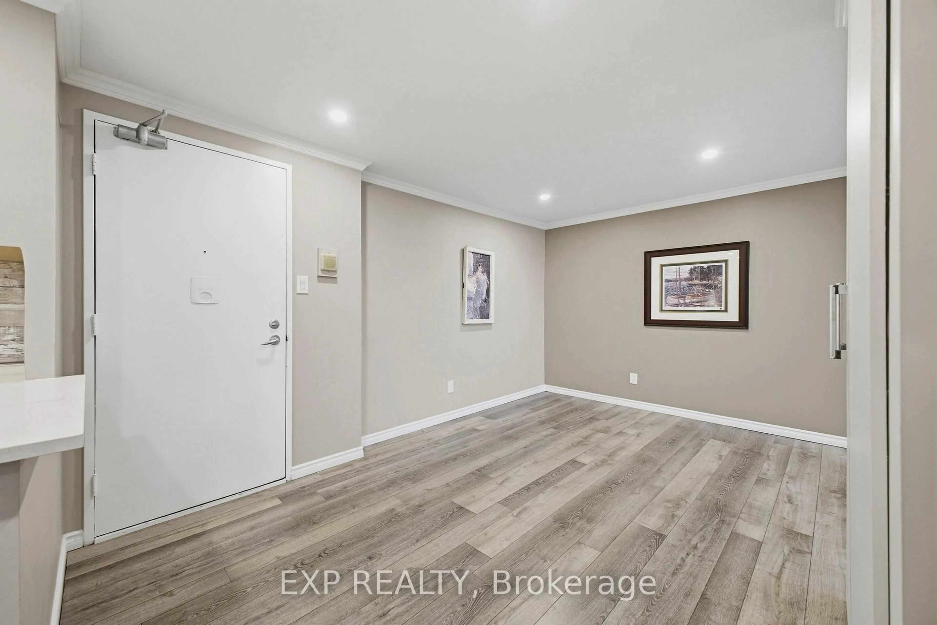Indoor entryway for 415 Greenview Ave #2102, Ottawa Ontario K2B 8G5