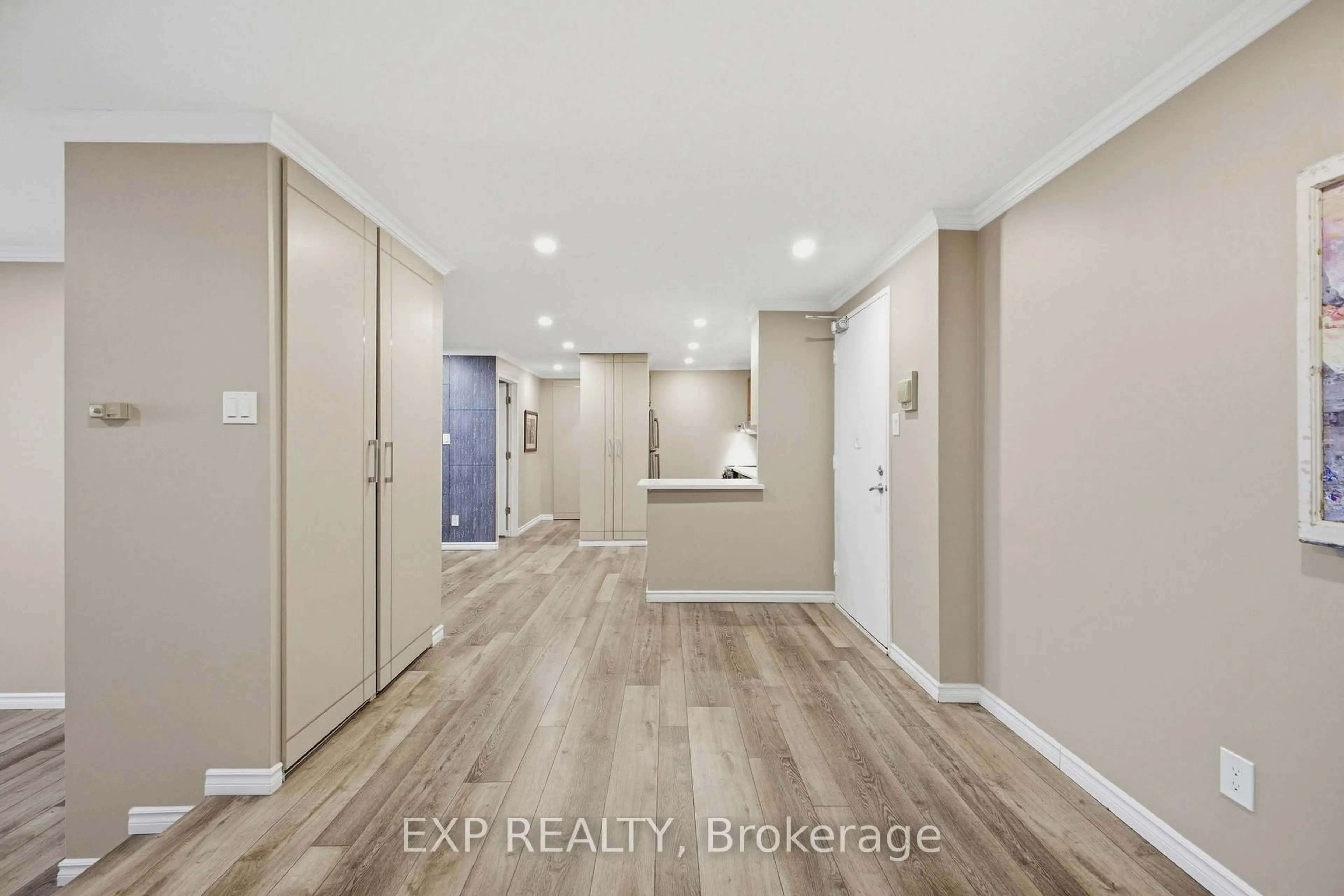 Indoor entryway for 415 Greenview Ave #2102, Ottawa Ontario K2B 8G5