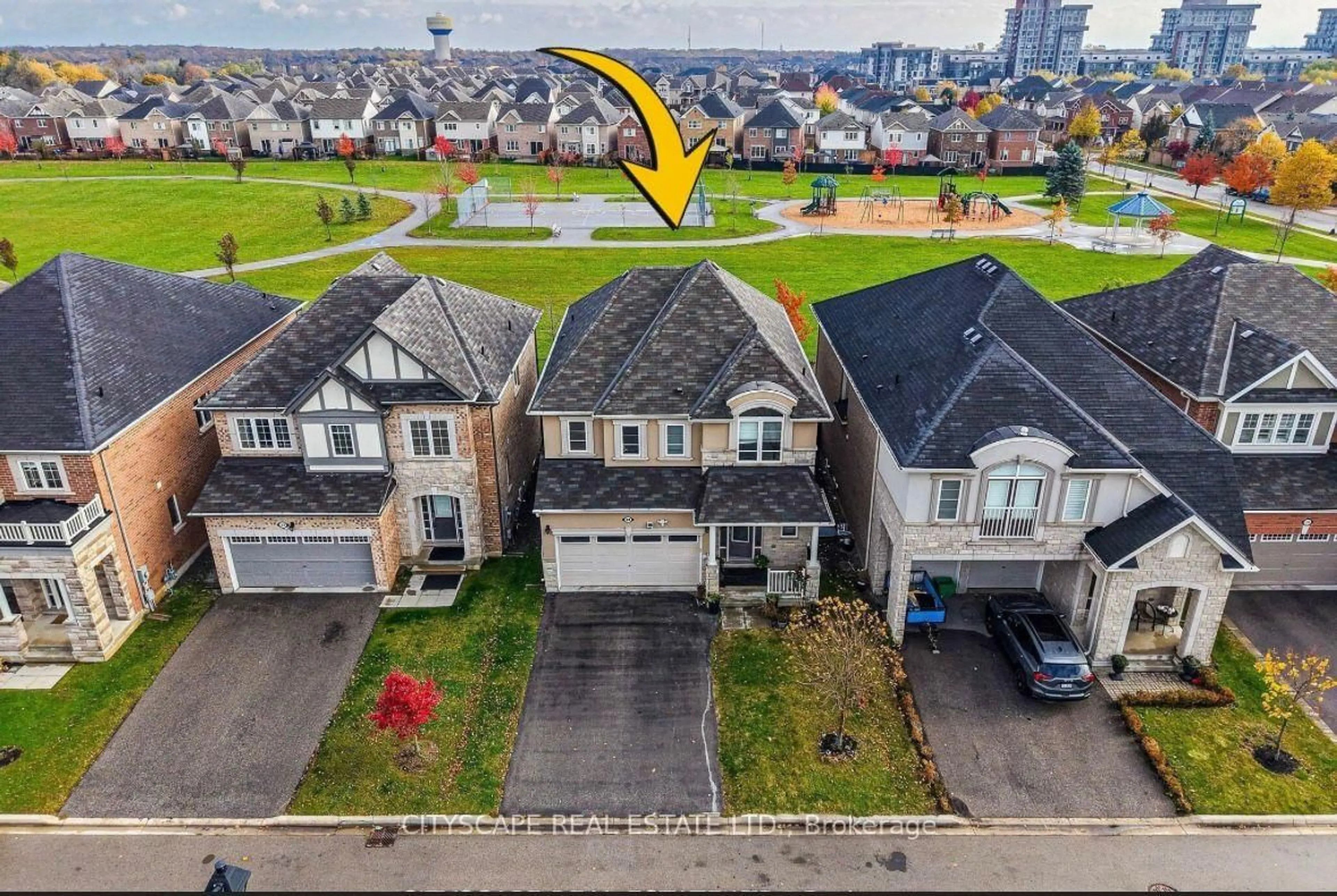 A pic from outside/outdoor area/front of a property/back of a property/a pic from drone, street for 28 Celano Dr, Hamilton Ontario L8B 1V3