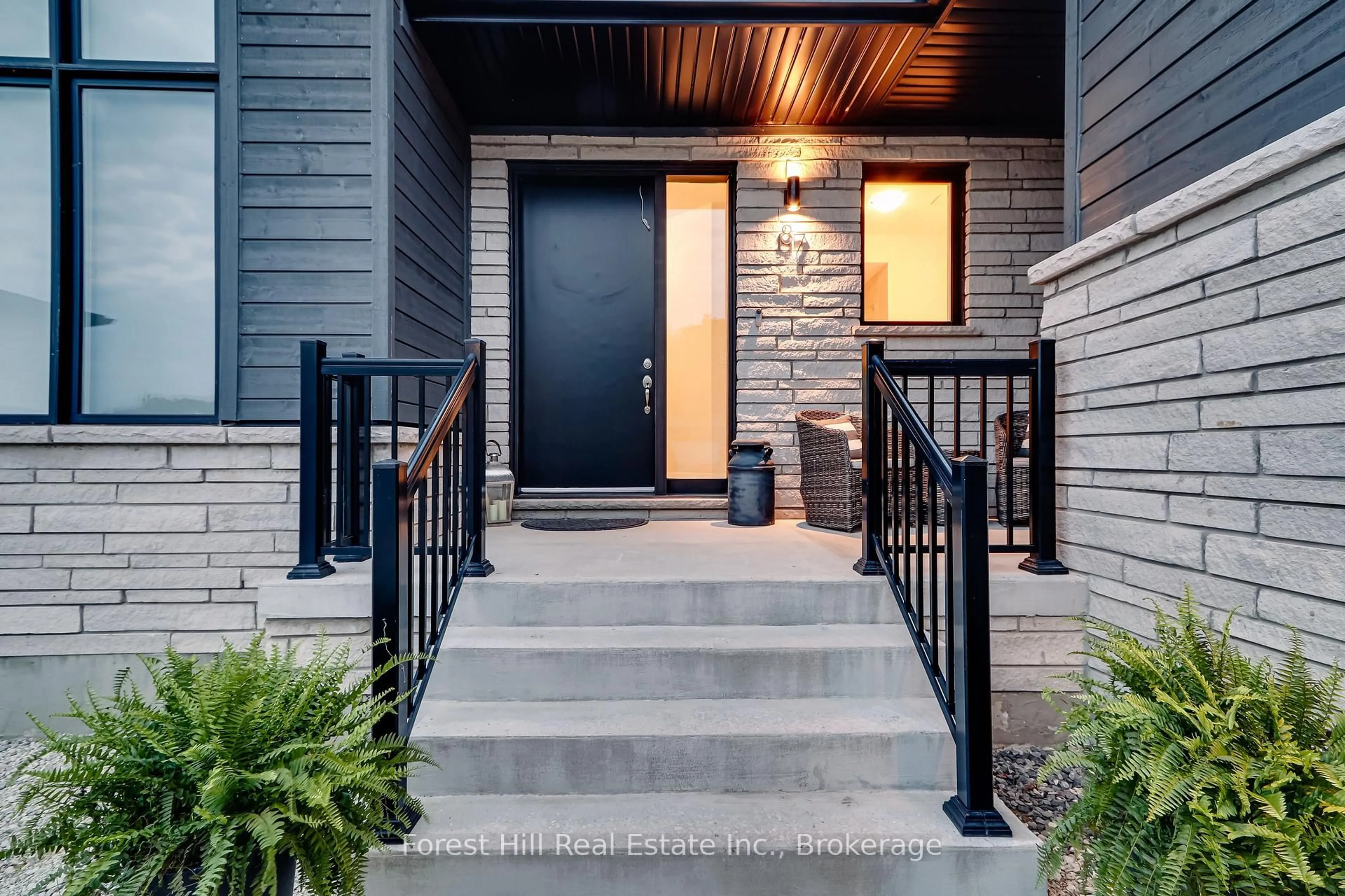 Indoor entryway for 87 Goldie Crt, Blue Mountains Ontario N0H 1J0