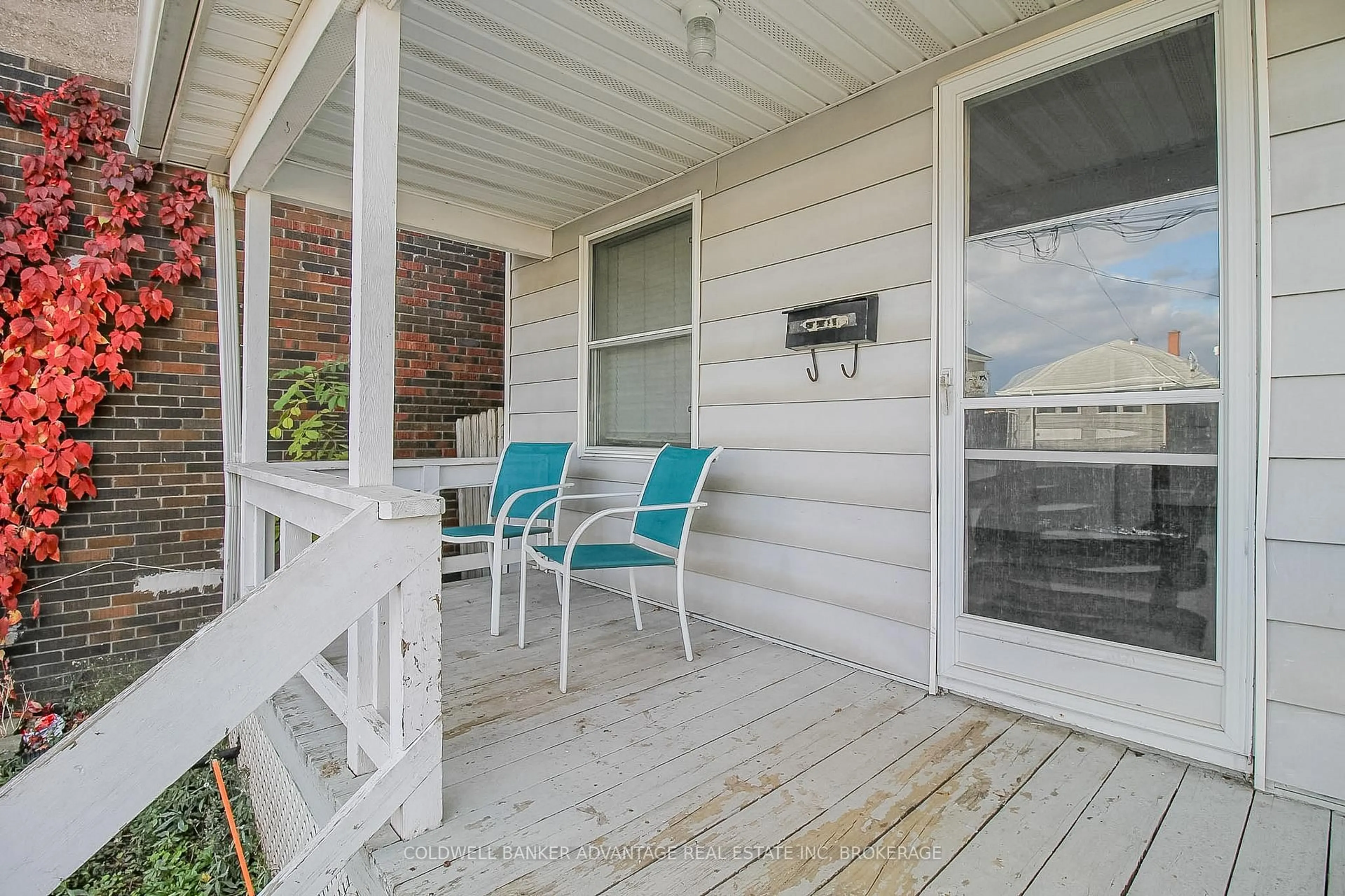 Patio, unknown for 215 Burgar St, Welland Ontario L3B 2T3