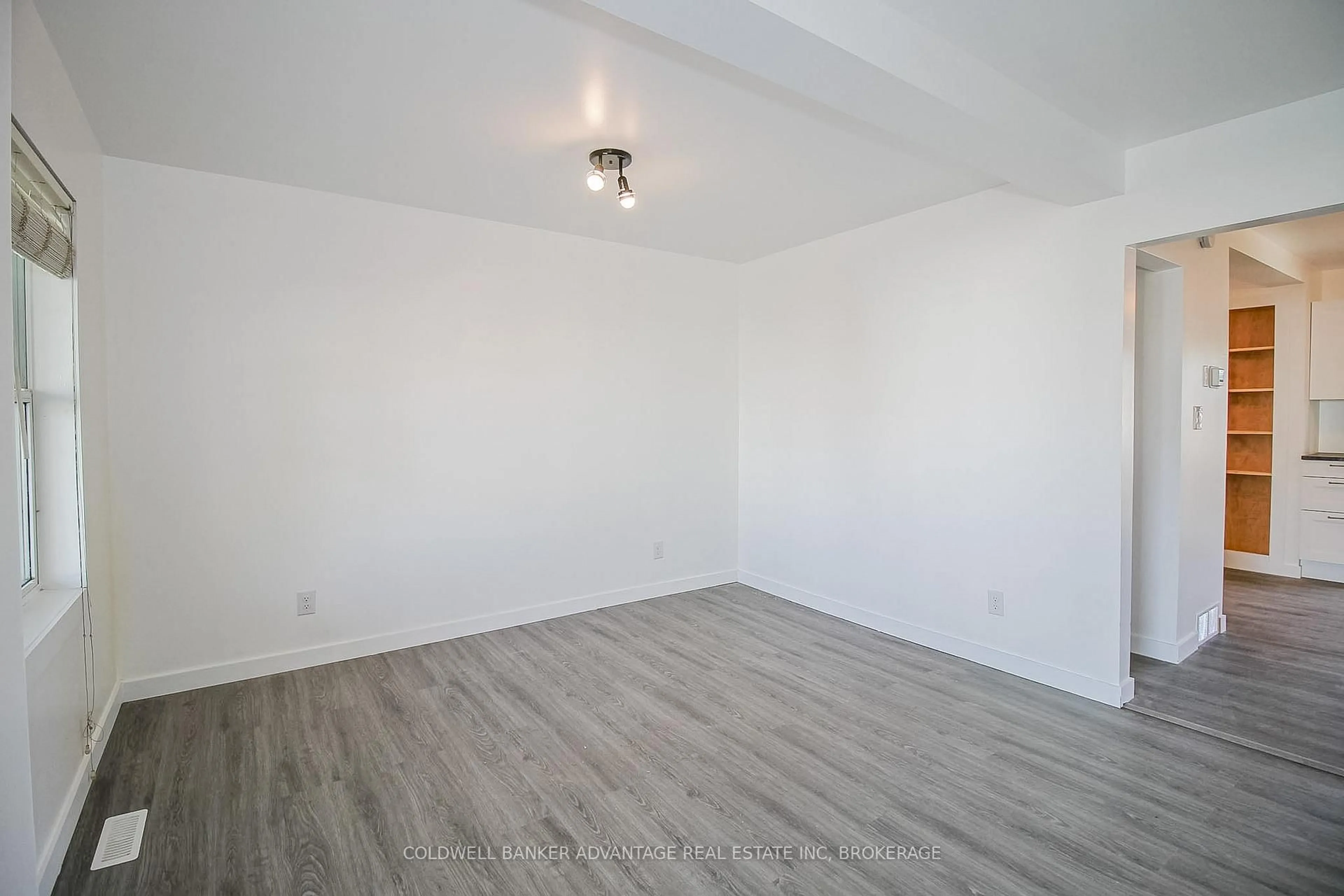 A pic of a room for 215 Burgar St, Welland Ontario L3B 2T3