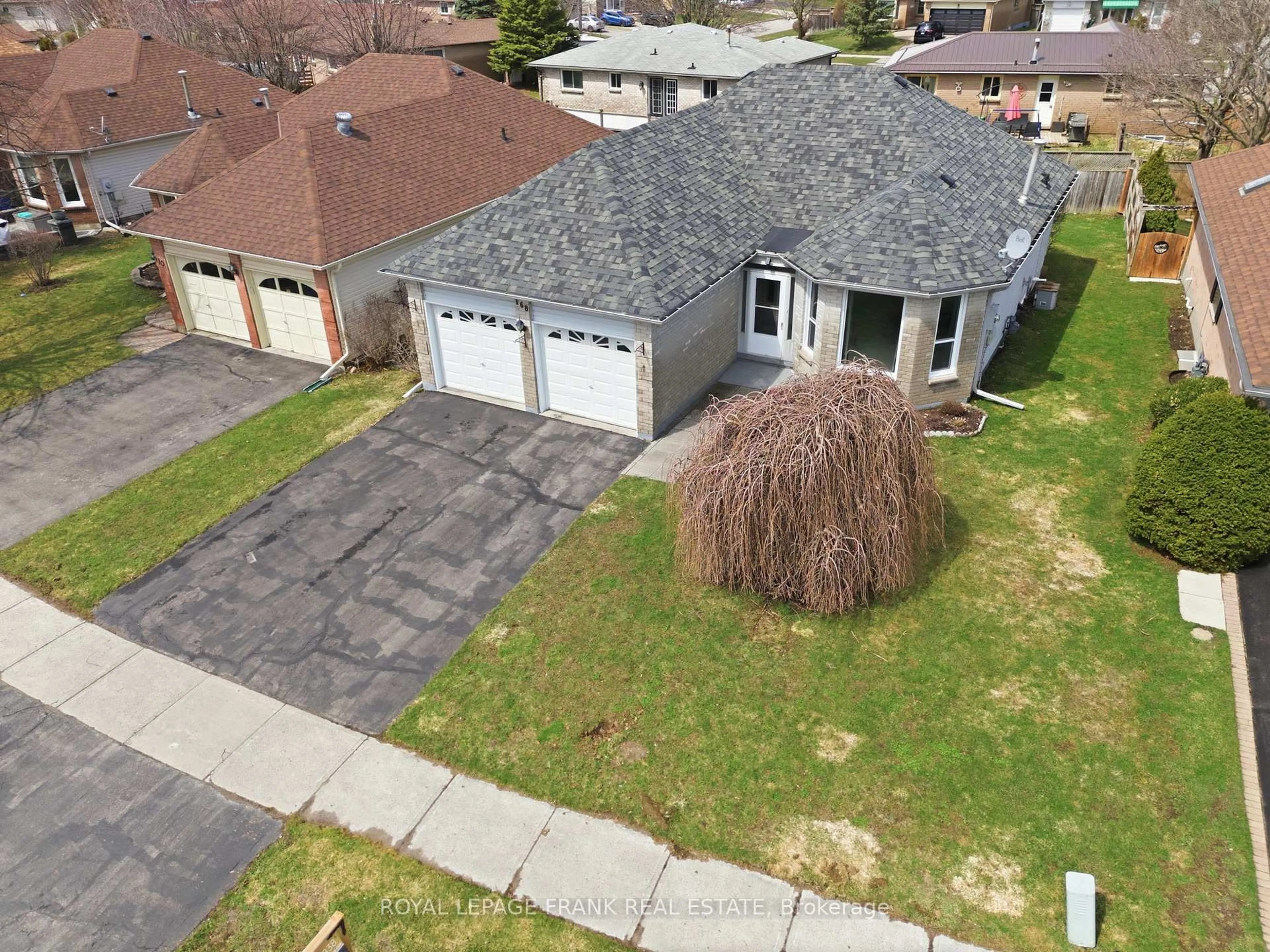A pic from outside/outdoor area/front of a property/back of a property/a pic from drone, street for 168 Elgin St, Kawartha Lakes Ontario K9V 6B3