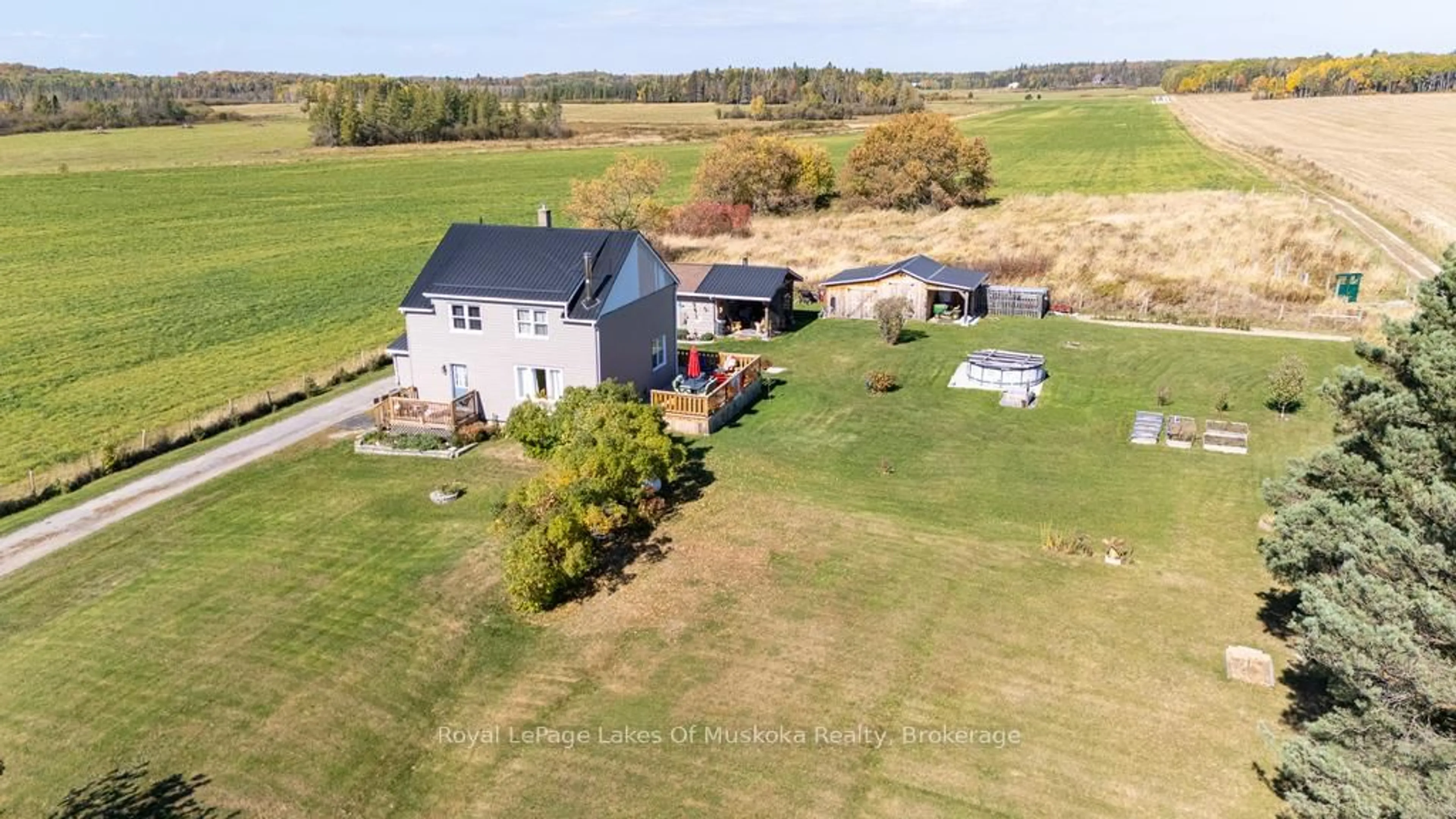 A pic from outside/outdoor area/front of a property/back of a property/a pic from drone, unknown for 1466 Chiswick Line, Chisholm Ontario P0H 1Z0