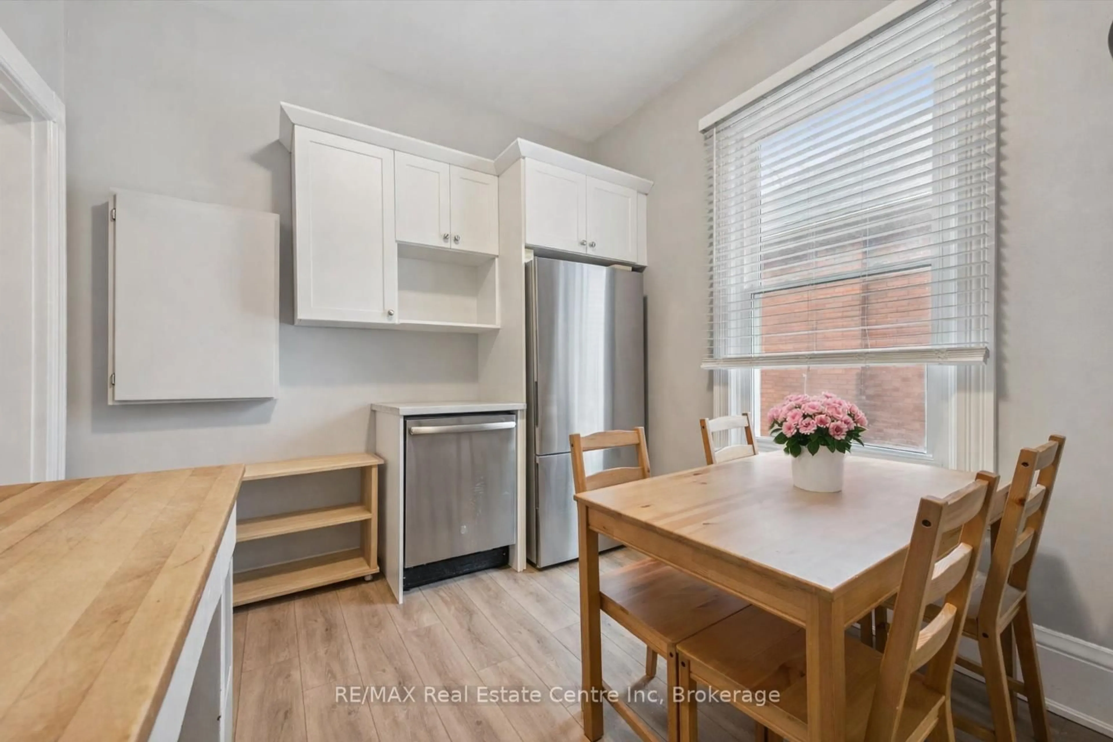 Standard kitchen, wood/laminate floor for 29 Crimea St, Guelph Ontario N1H 2Y5