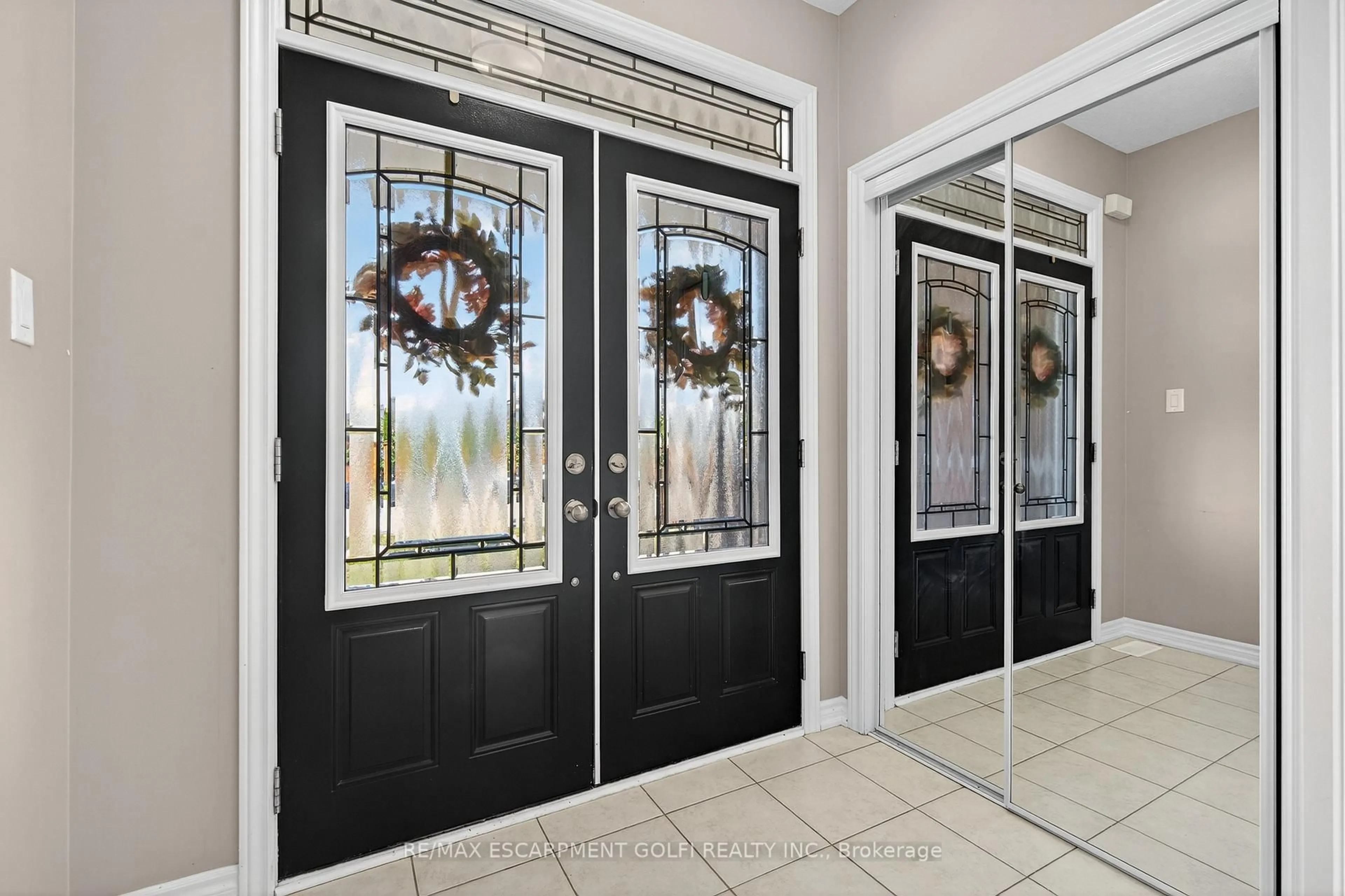 Indoor entryway for 279 Voyager Pass, Hamilton Ontario L0R 1C0