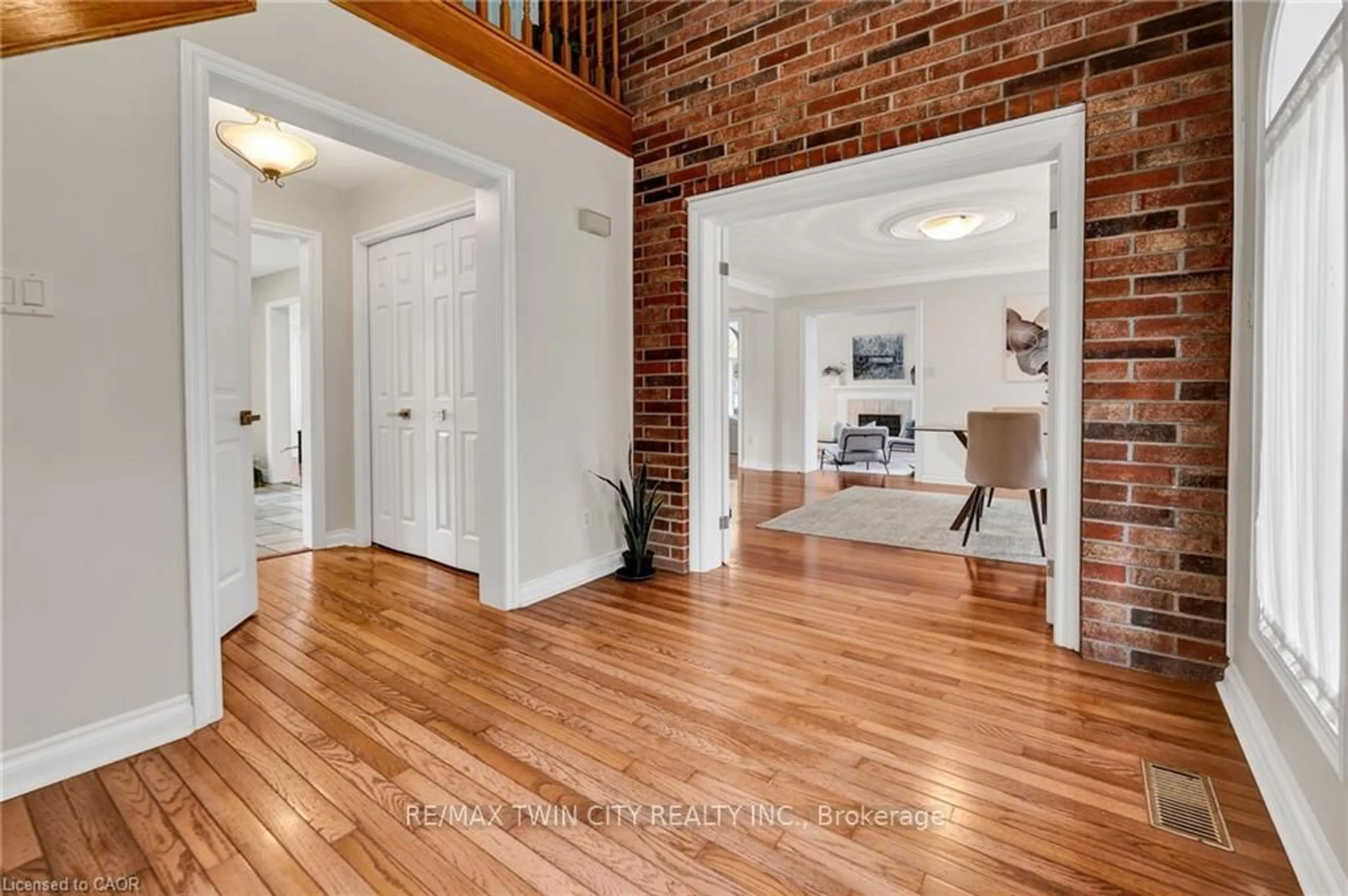 Indoor entryway for 250 Grey Squirrel Pl, Waterloo Ontario N2K 3H9