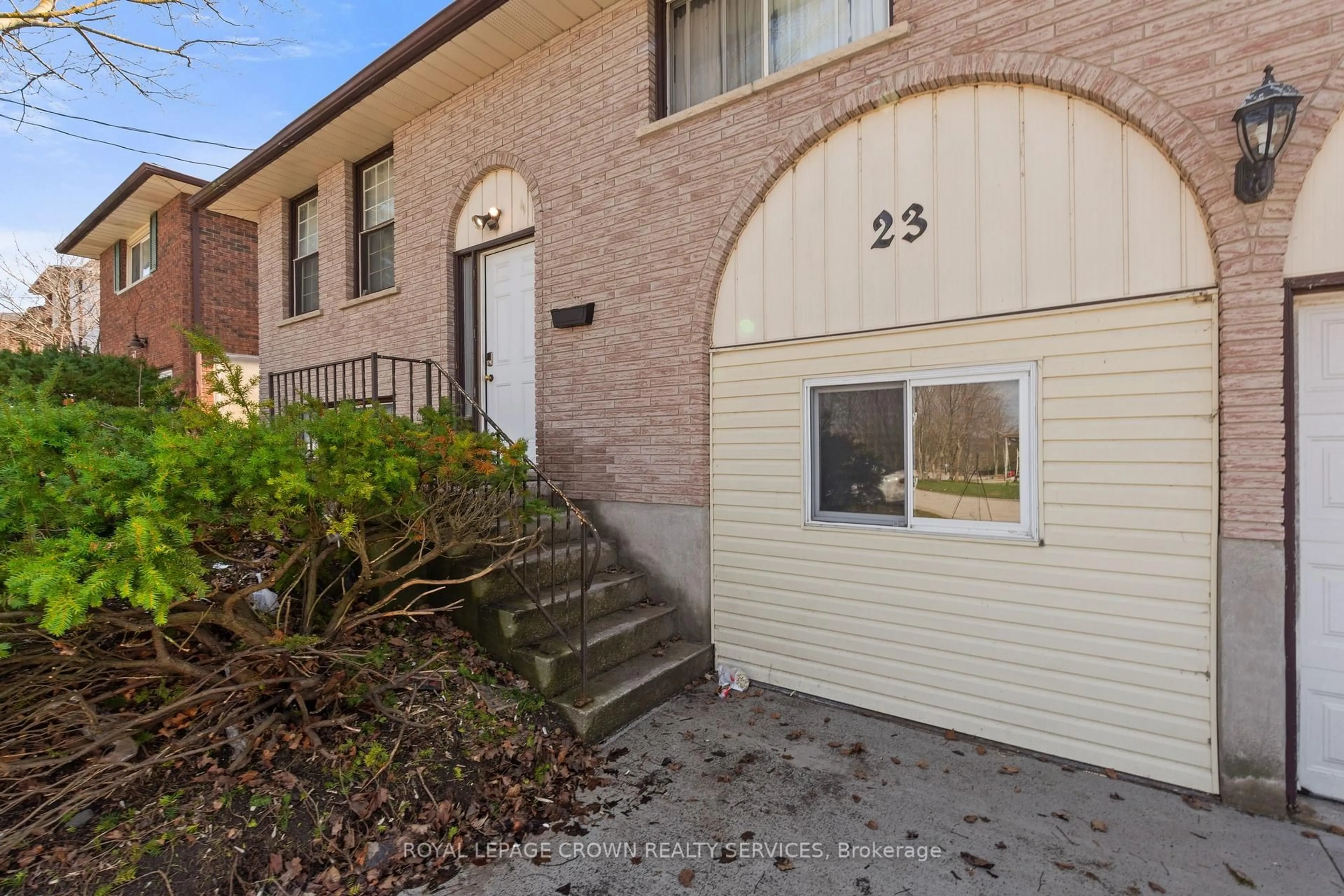 Unknown for 23 Amherst Dr, Kitchener Ontario N2P 1E1