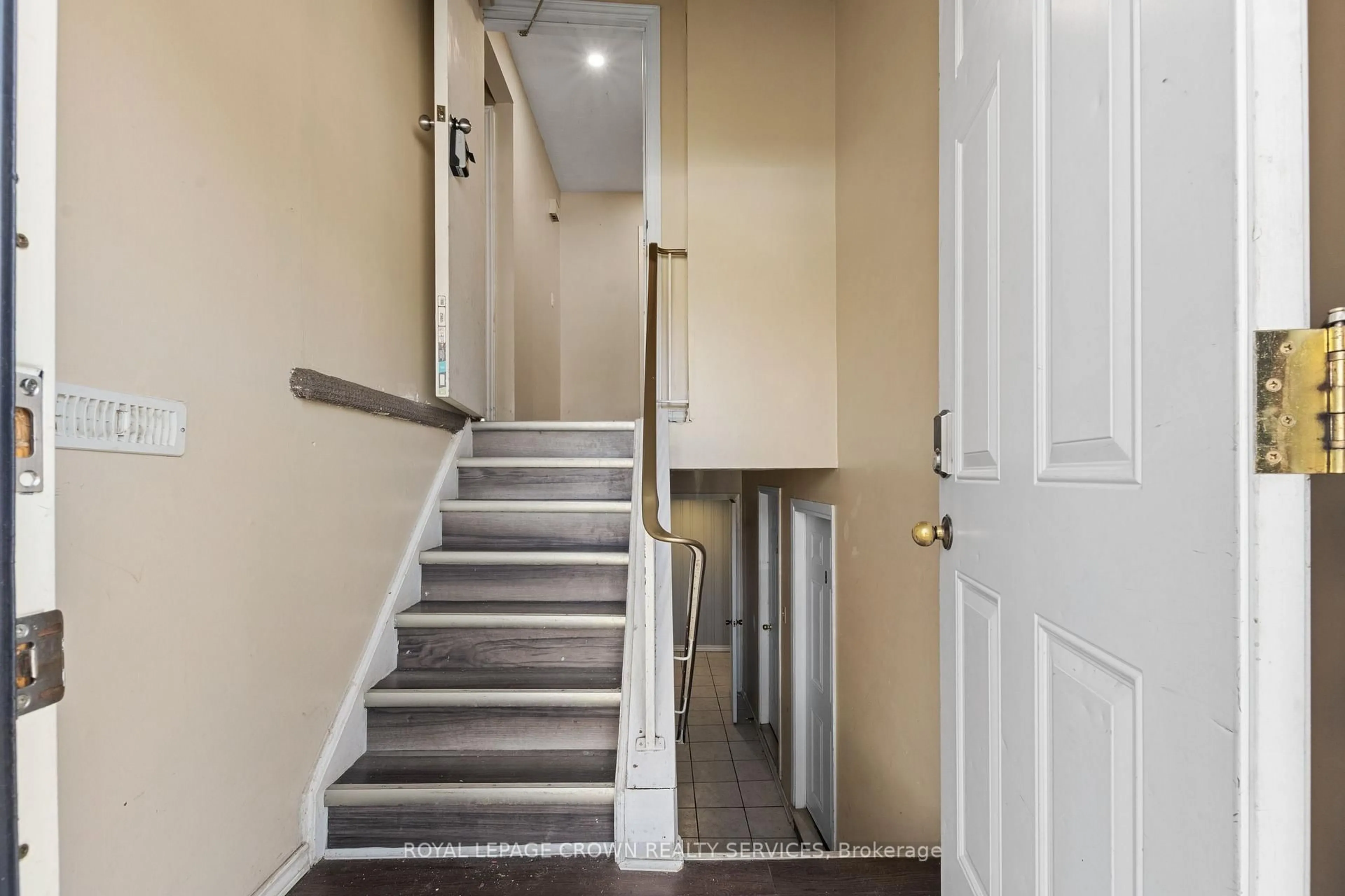 Unknown for 23 Amherst Dr, Kitchener Ontario N2P 1E1