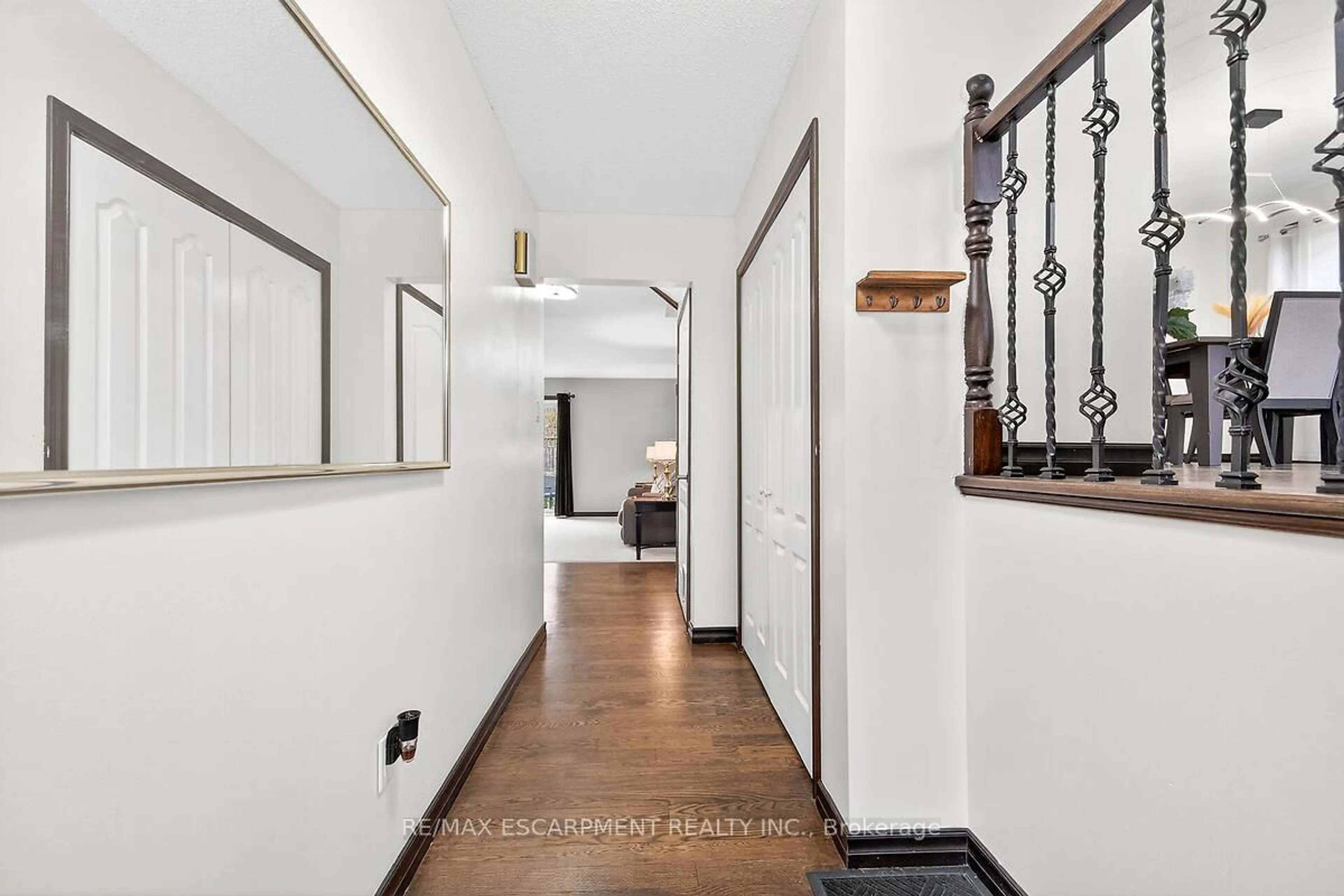 Indoor entryway for 56 Hummingbird Lane, Hamilton Ontario L9A 4A9