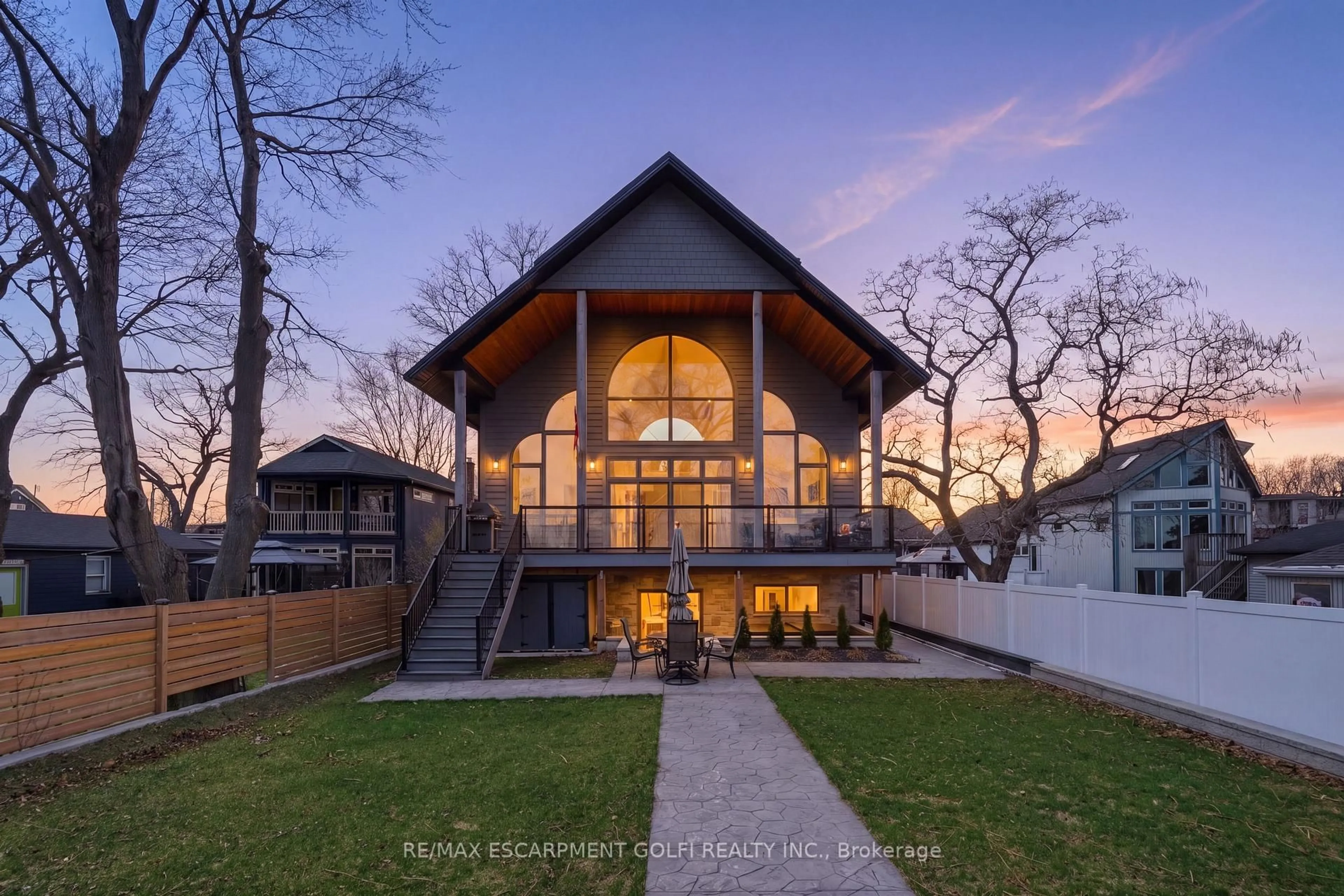 Unknown for 207 BEACH Blvd, Hamilton Ontario L8H 6V8