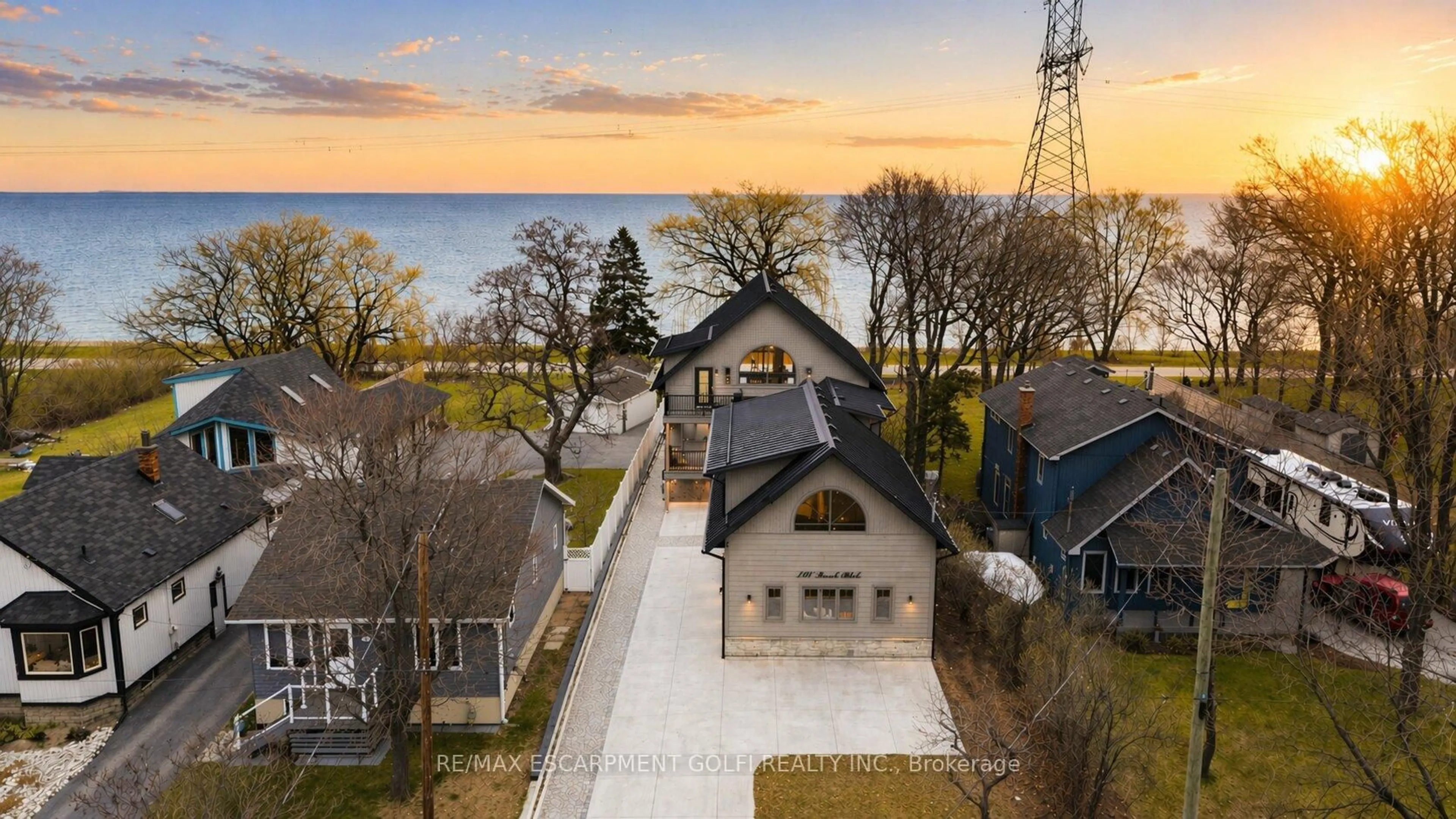 A pic from outside/outdoor area/front of a property/back of a property/a pic from drone, water/lake/river/ocean view for 207 BEACH Blvd, Hamilton Ontario L8H 6V8